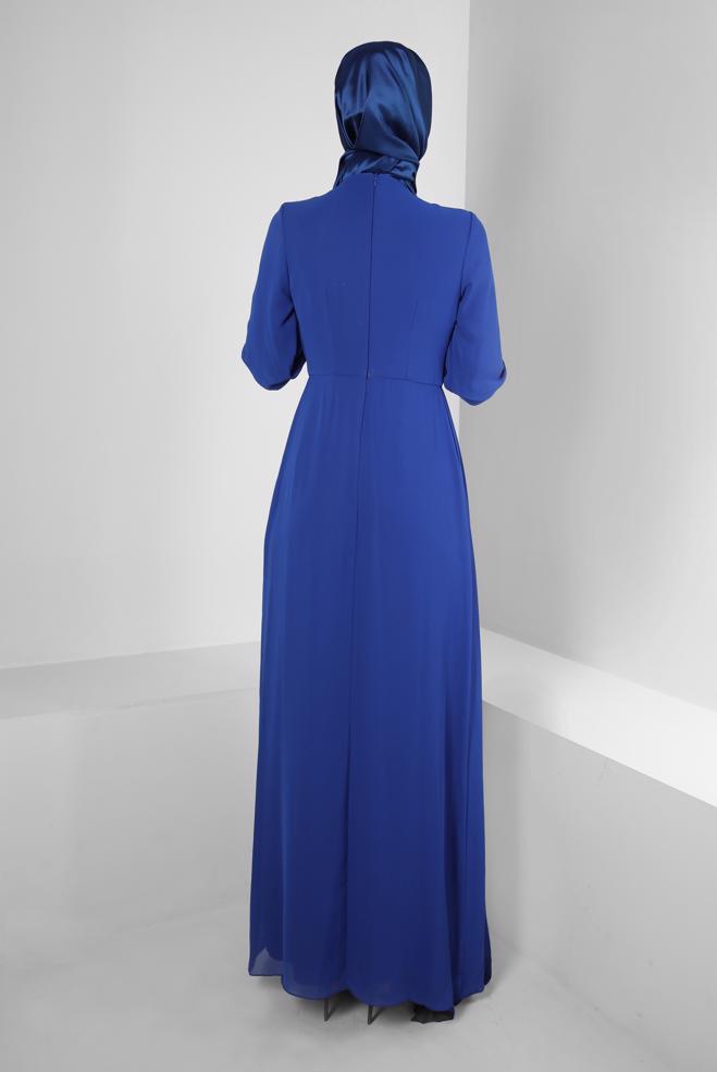 Hijab-Kleidung BLAU İŞLEME VE TAŞ DETAYLI PİLİSELİ ŞİFON ABİYE ELBİSE 50385 - ALVİNA