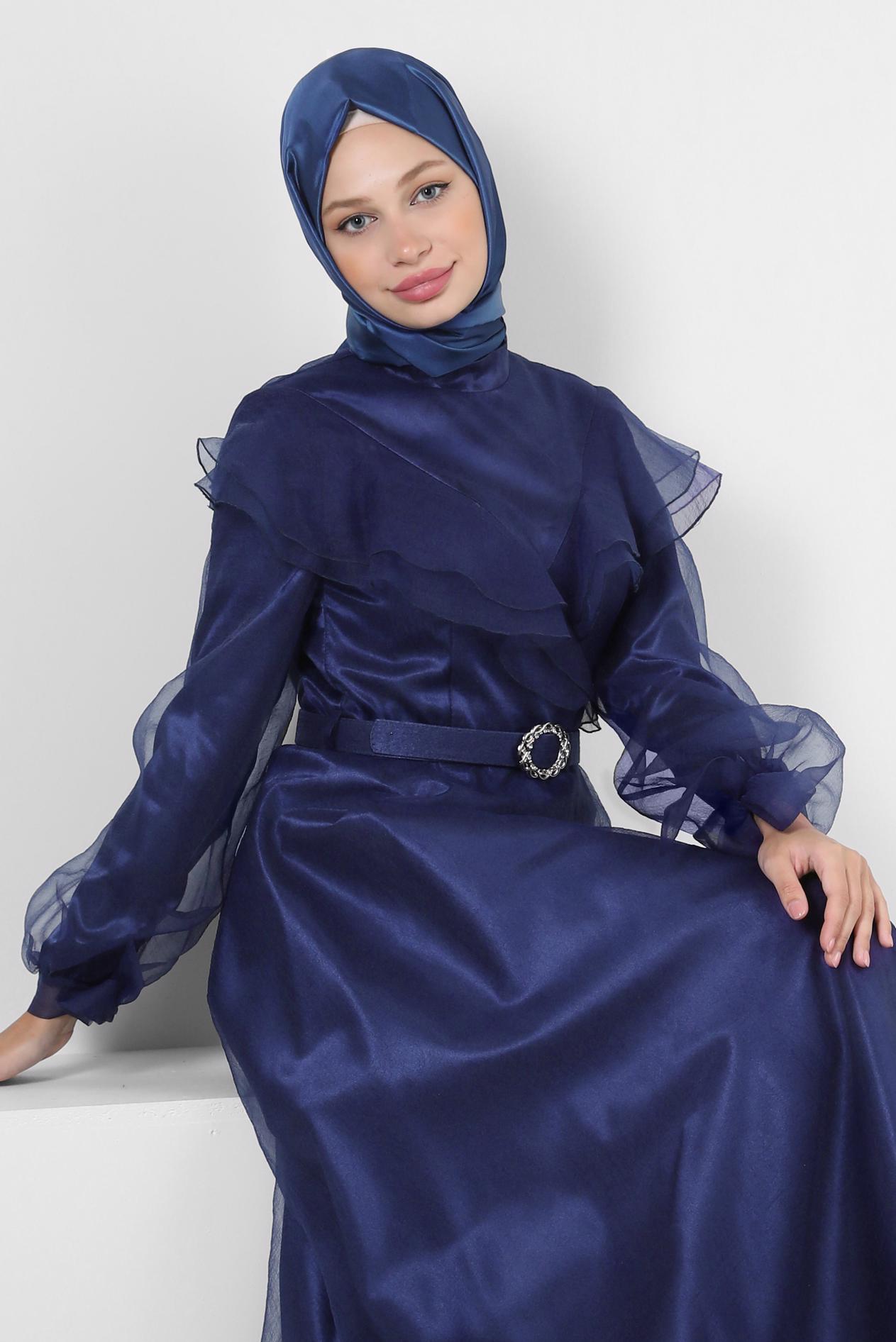 Vêtements hijab BLEU MARINE ROBE DE SOIRÉE CEINTURÉE DÉTAILS VOLANTS 50397