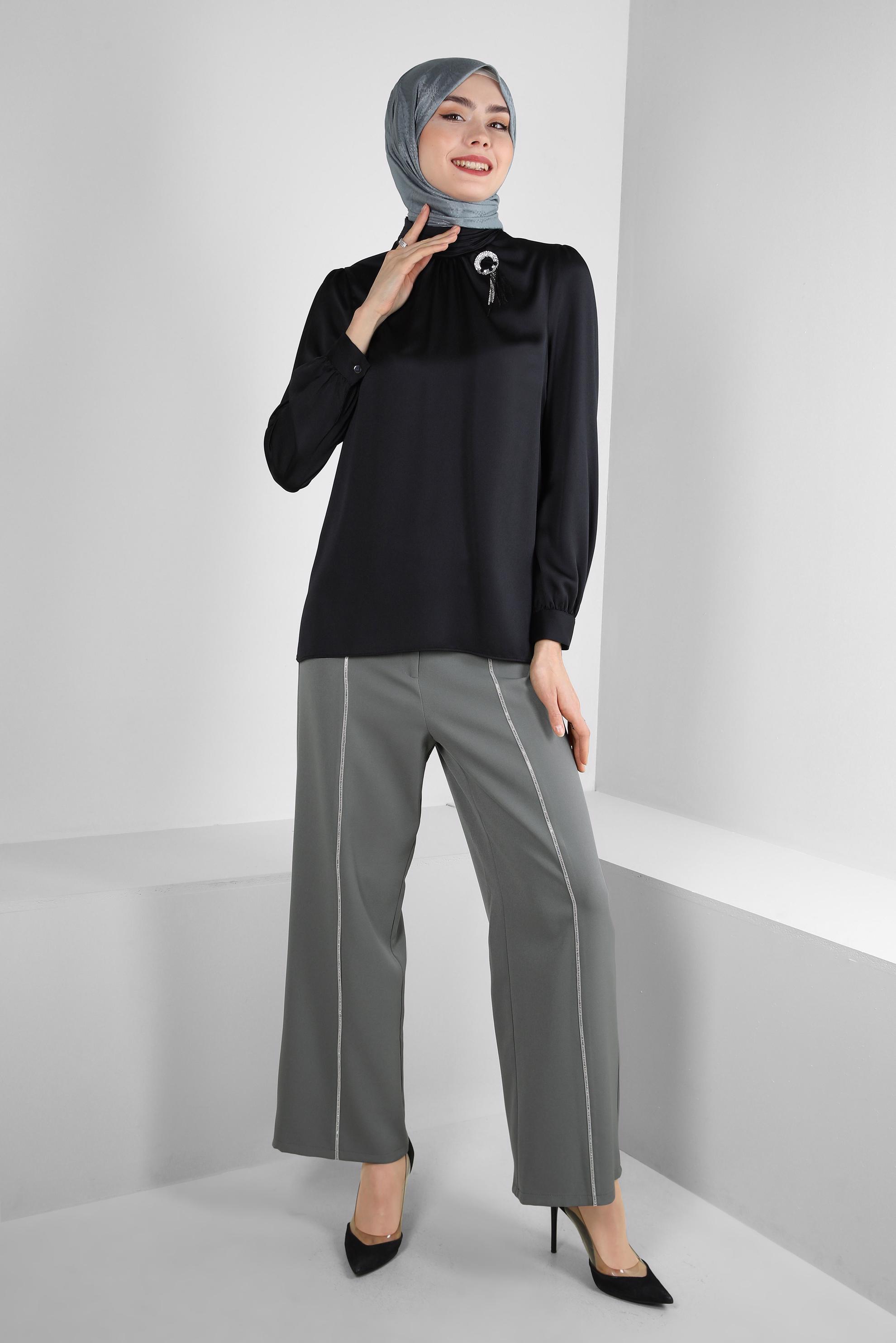 Tesettür giyim SİYAH TAŞ DETAYLI MANŞETLERİ DÜĞMELİ BLUZ 43538