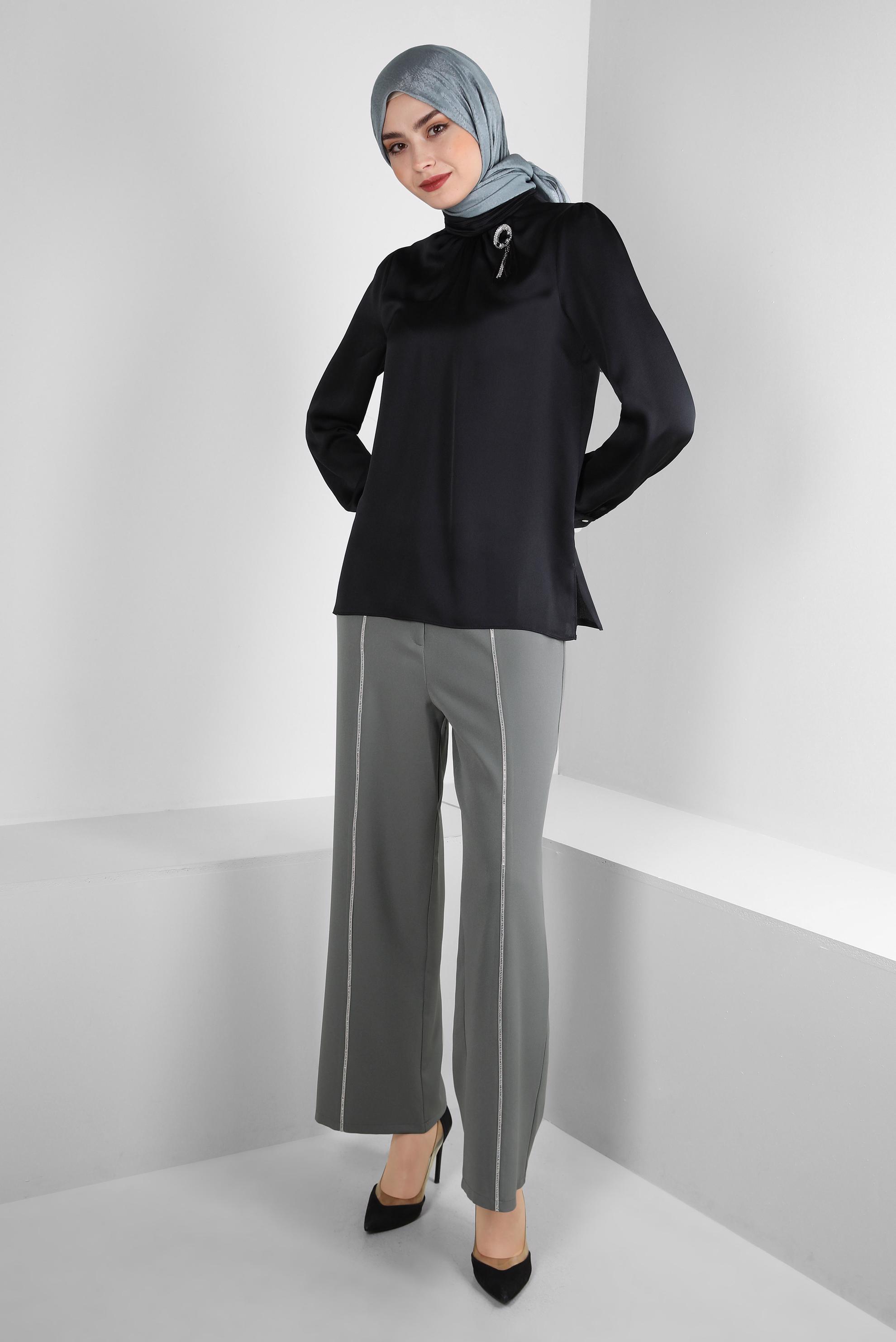 Tesettür giyim SİYAH TAŞ DETAYLI MANŞETLERİ DÜĞMELİ BLUZ 43538