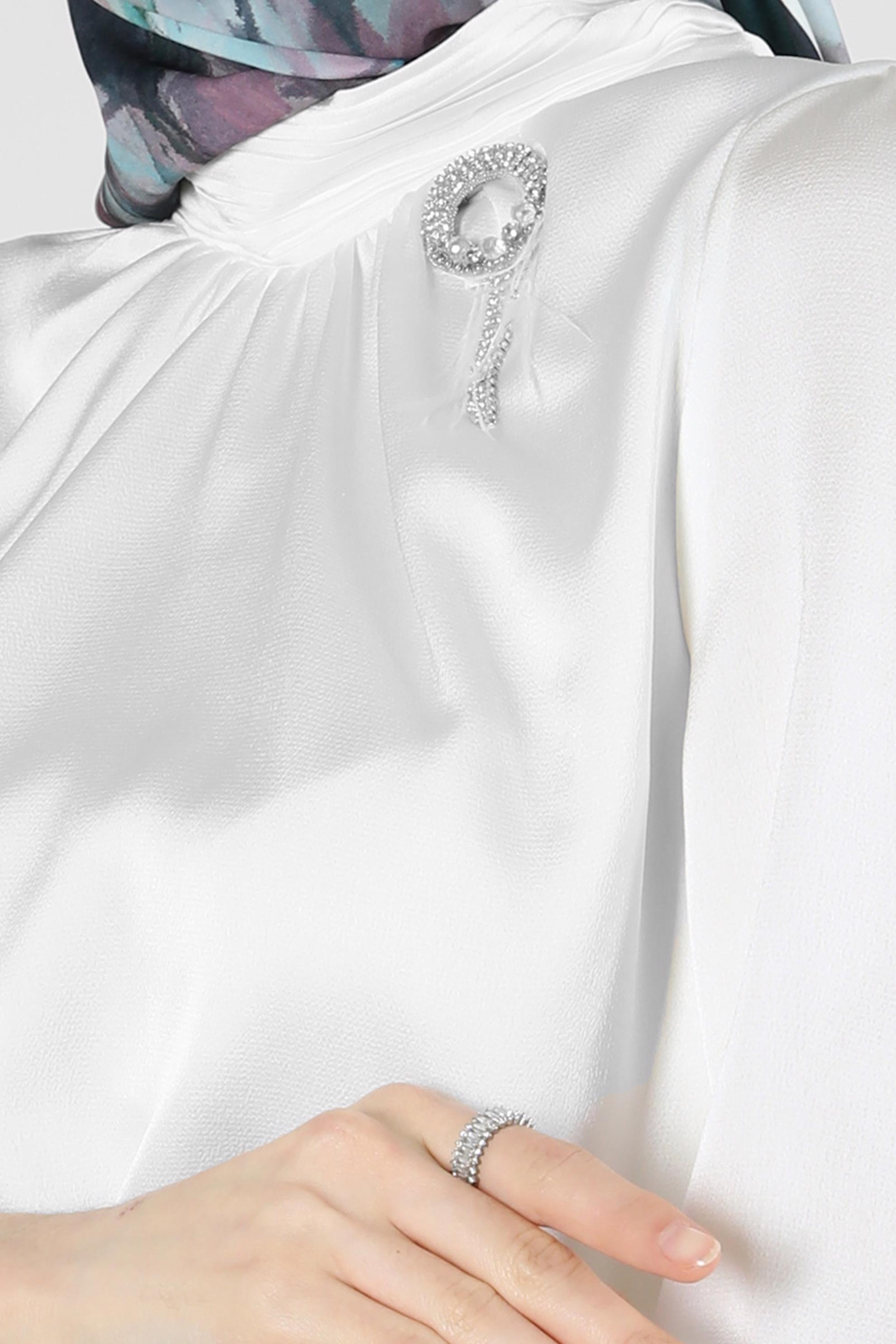 Tesettür giyim BEYAZ TAŞ DETAYLI MANŞETLERİ DÜĞMELİ BLUZ 43538