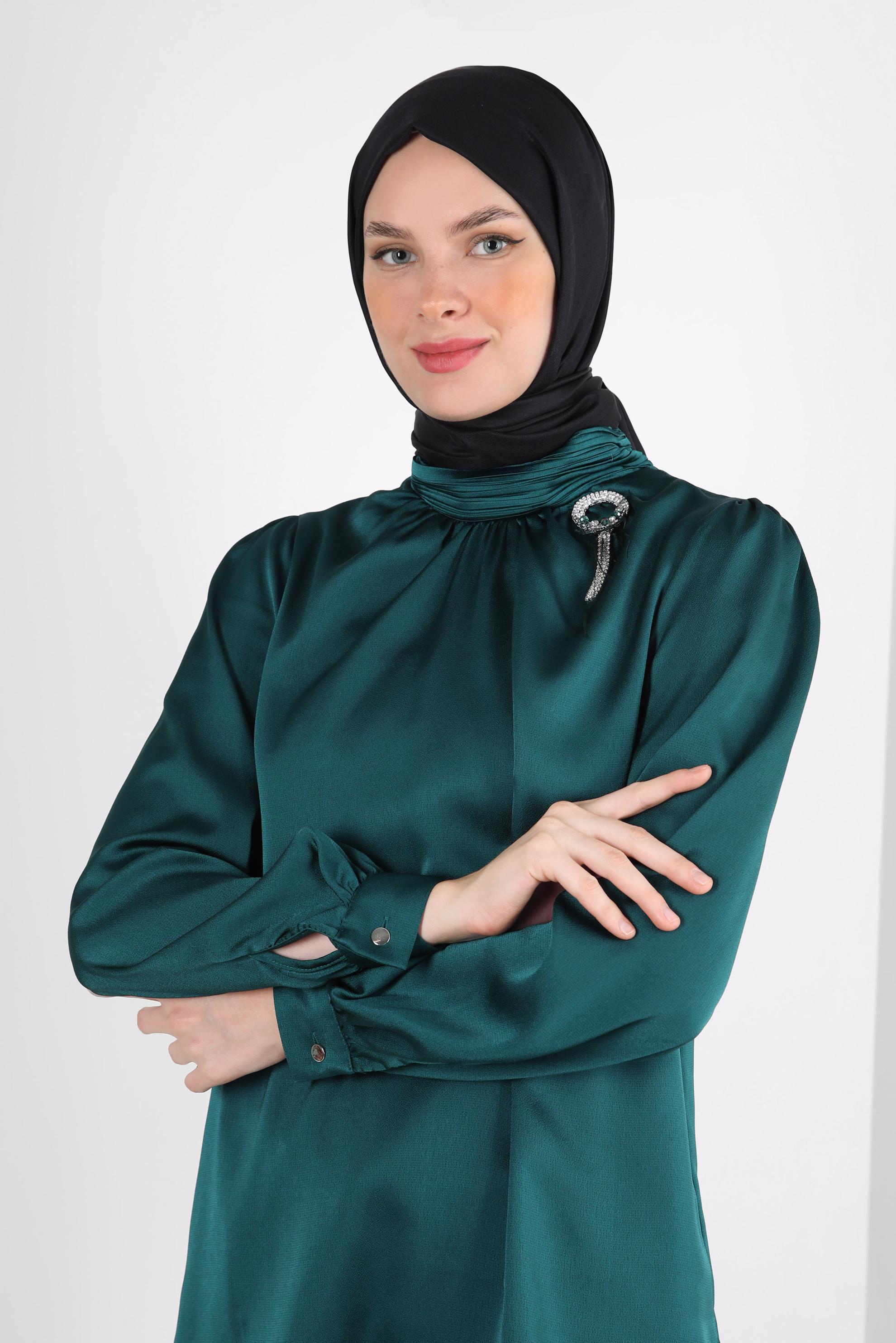 Tesettür giyim YEŞİL TAŞ DETAYLI MANŞETLERİ DÜĞMELİ BLUZ 43538