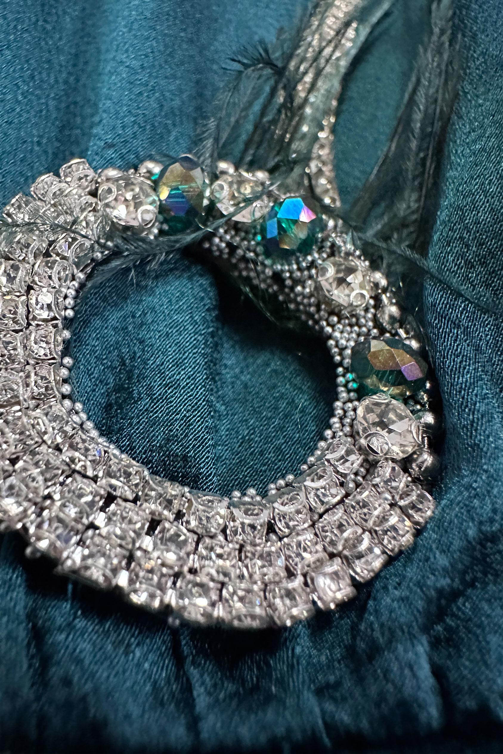 Tesettür giyim YEŞİL TAŞ DETAYLI MANŞETLERİ DÜĞMELİ BLUZ 43538