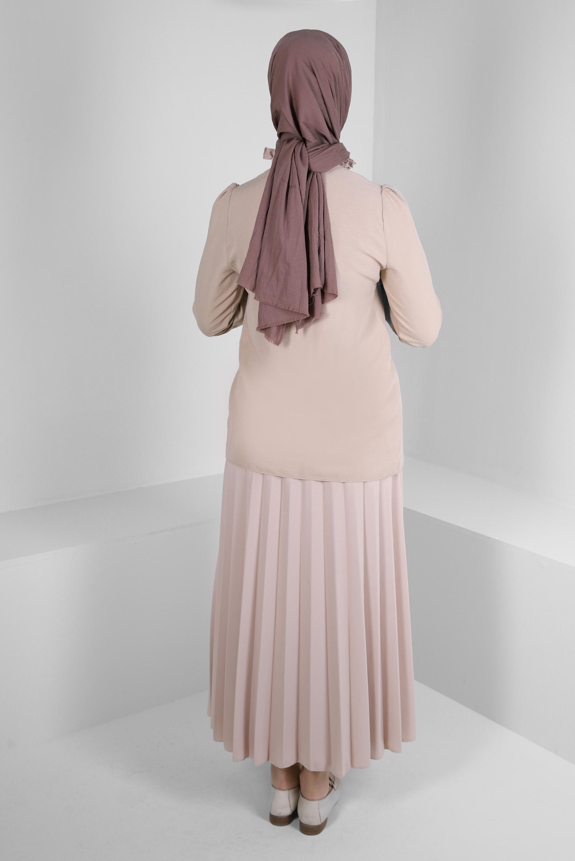 Tesettür giyim BEJ YAKASI BAĞLAMALI MANŞETLERİ LASTİKLİ BLUZ 43550