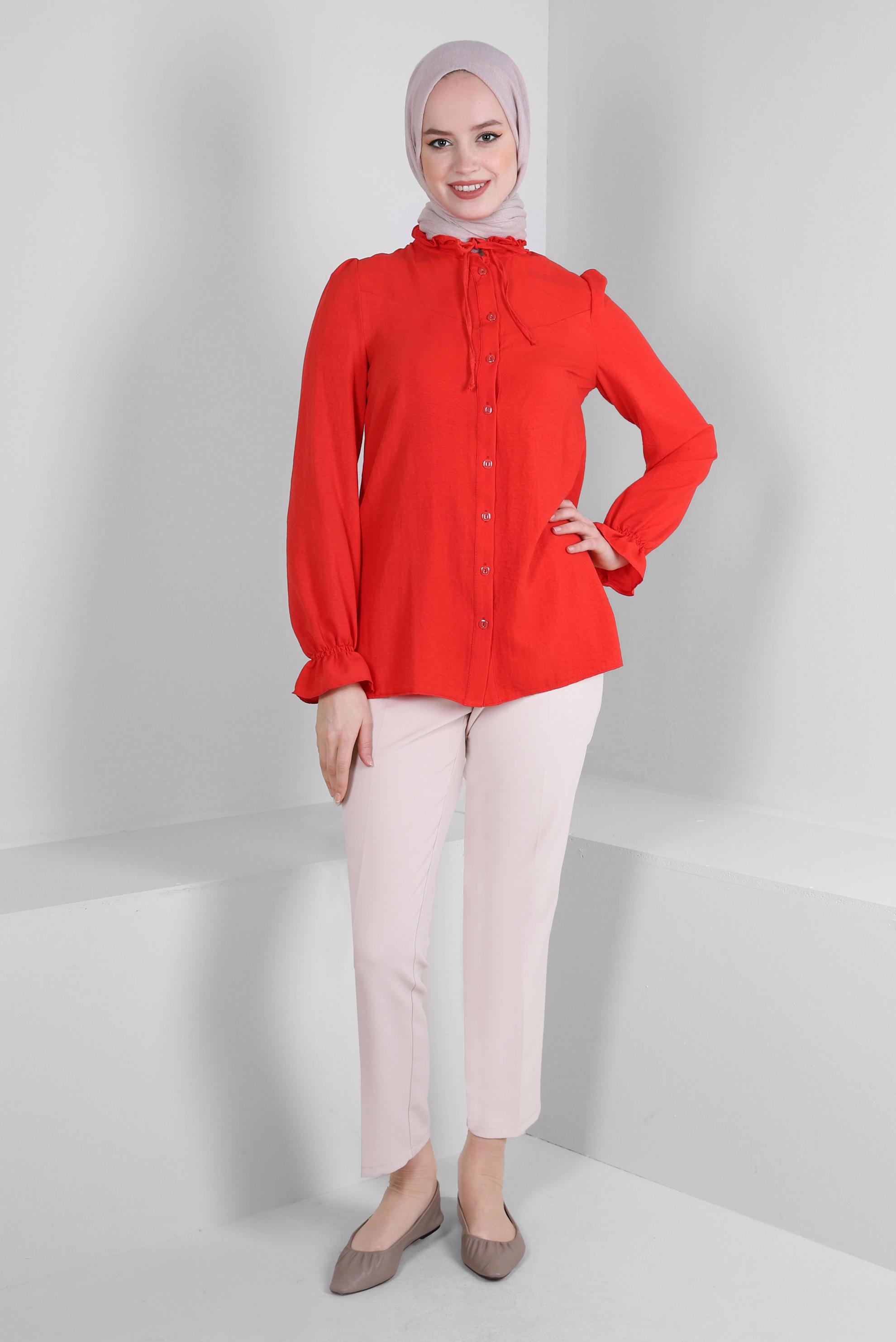 Tesettür giyim KIRMIZI YAKASI BAĞLAMALI MANŞETLERİ LASTİKLİ BLUZ 43550