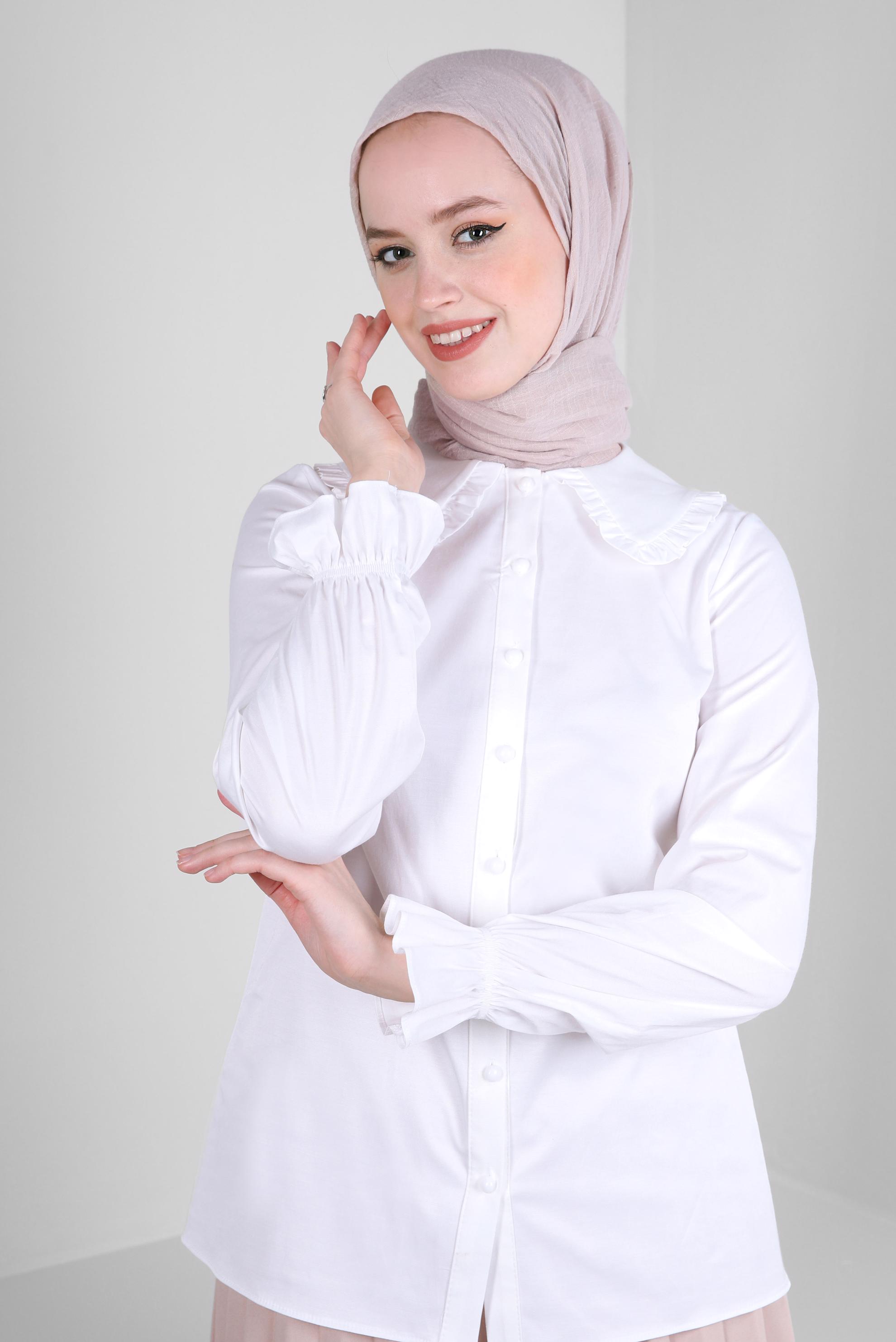 Tesettür giyim BEYAZ BEBE YAKA MANŞETLERİ BÜZGÜLÜ SATEN BLUZ 43568
