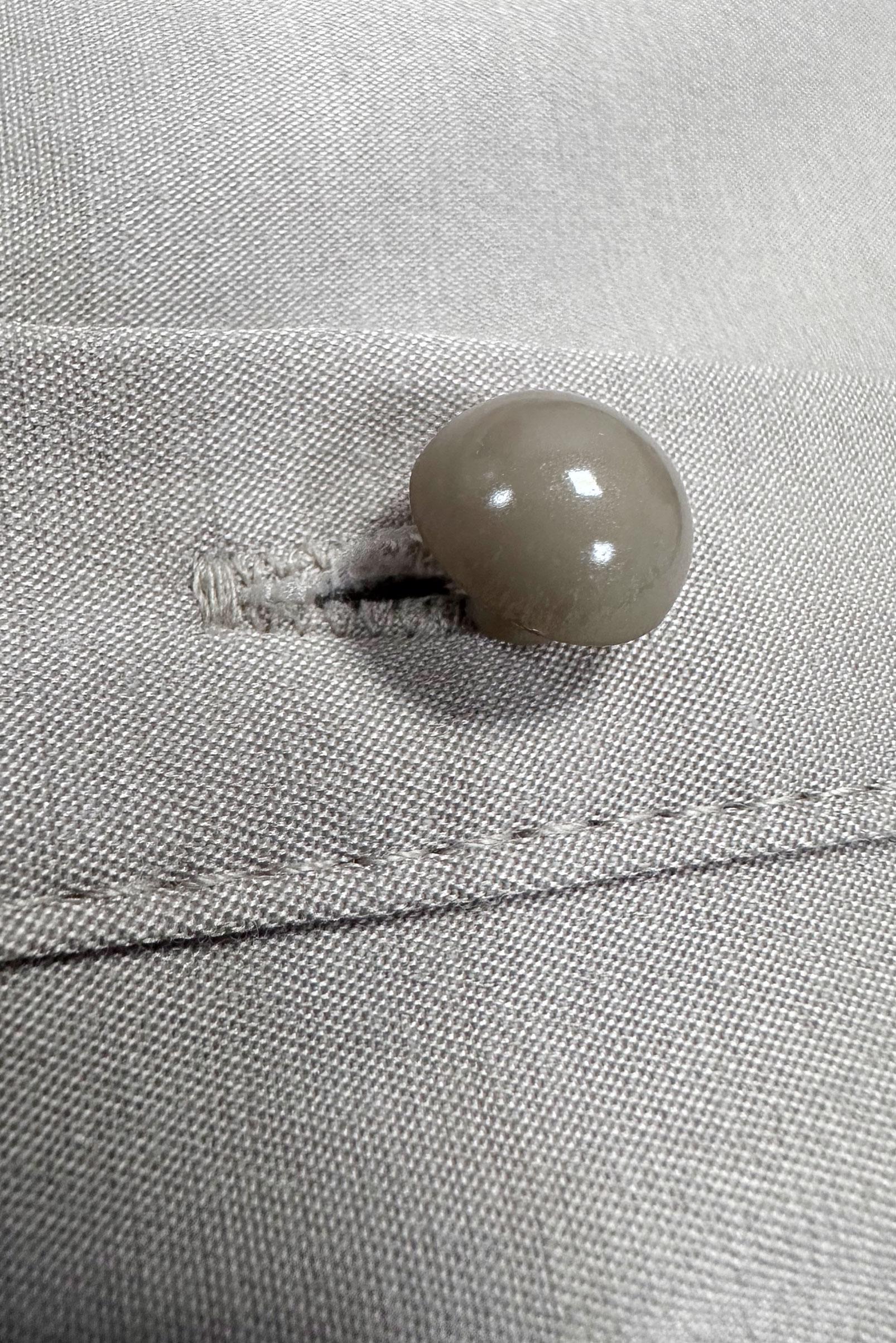 Tesettür giyim BEJ BEBE YAKA MANŞETLERİ BÜZGÜLÜ SATEN BLUZ 43568