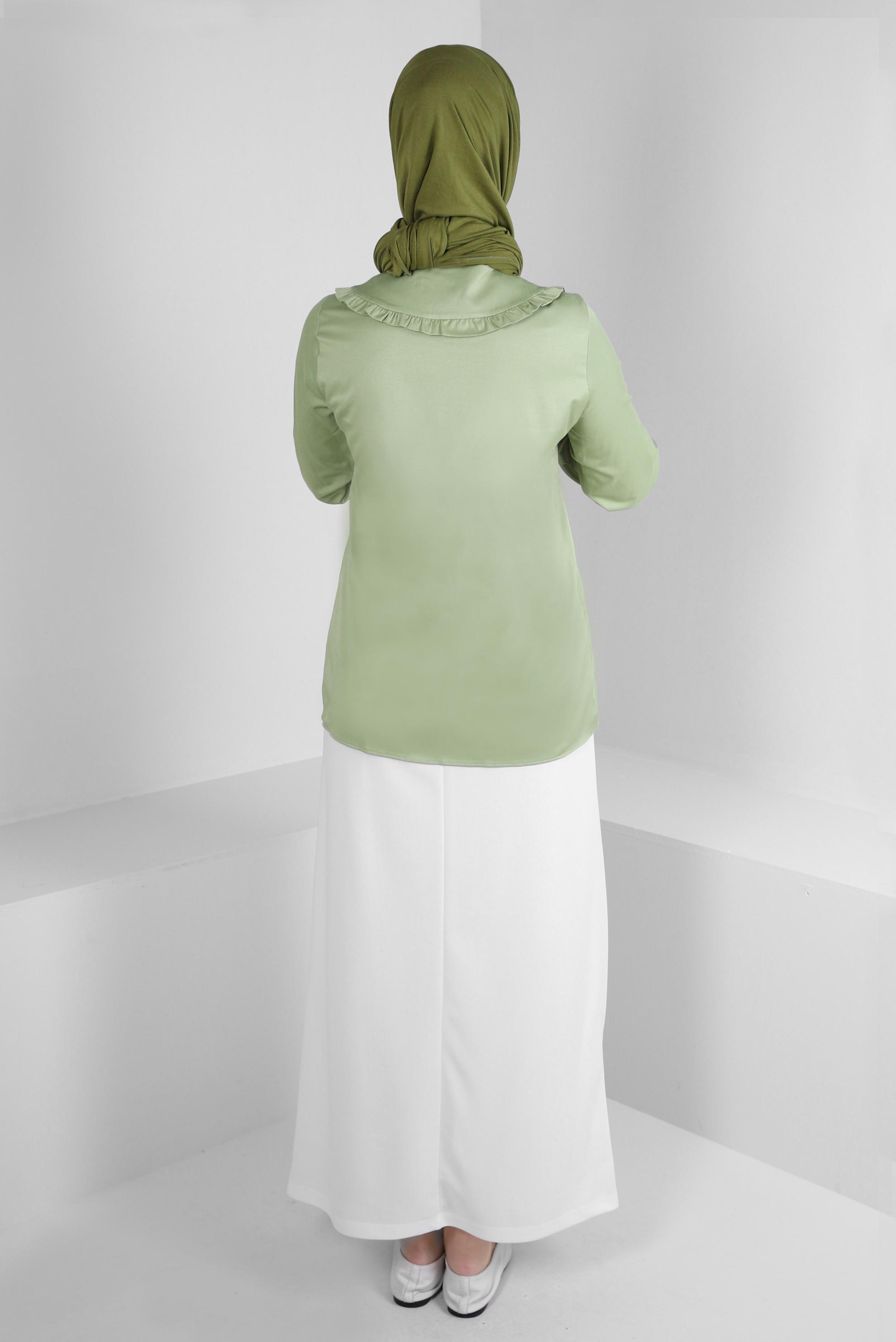Tesettür giyim YEŞİL BEBE YAKA MANŞETLERİ BÜZGÜLÜ SATEN BLUZ 43568