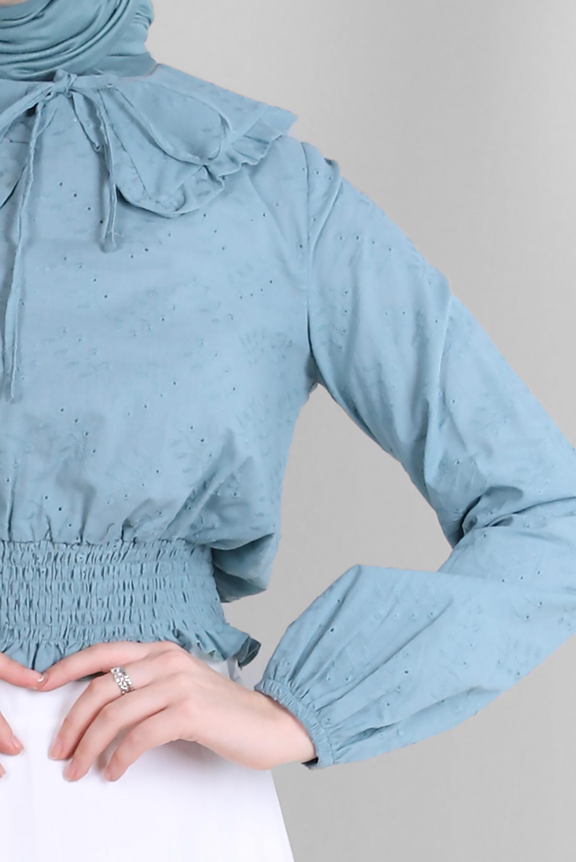 Tesettür giyim MAVİ YAKA DETAYLI GİPELİ BLUZ 43570