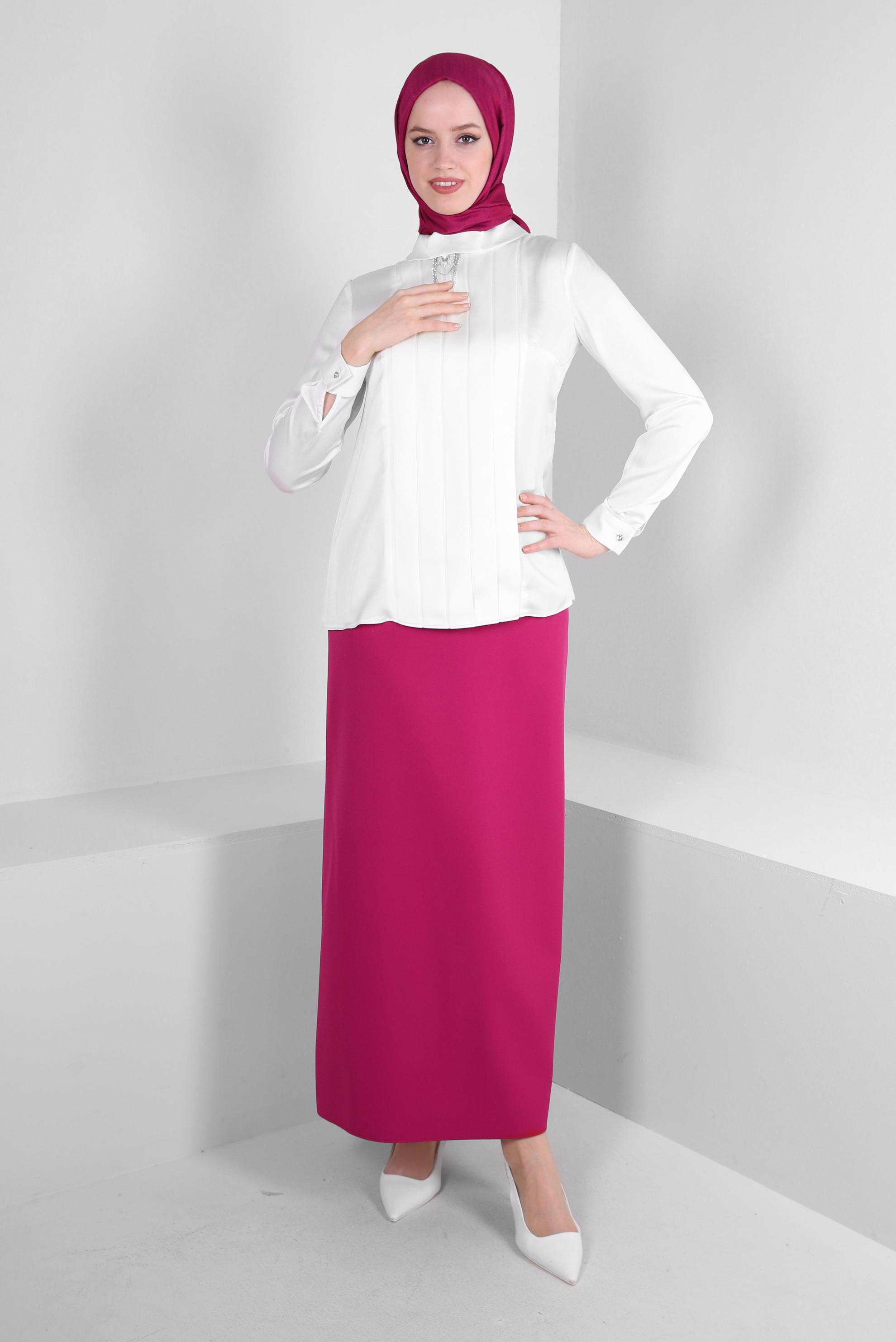 Tesettür giyim BEYAZ DRAPE DETAYLI AKSESUARLI SATEN BLUZ 43573