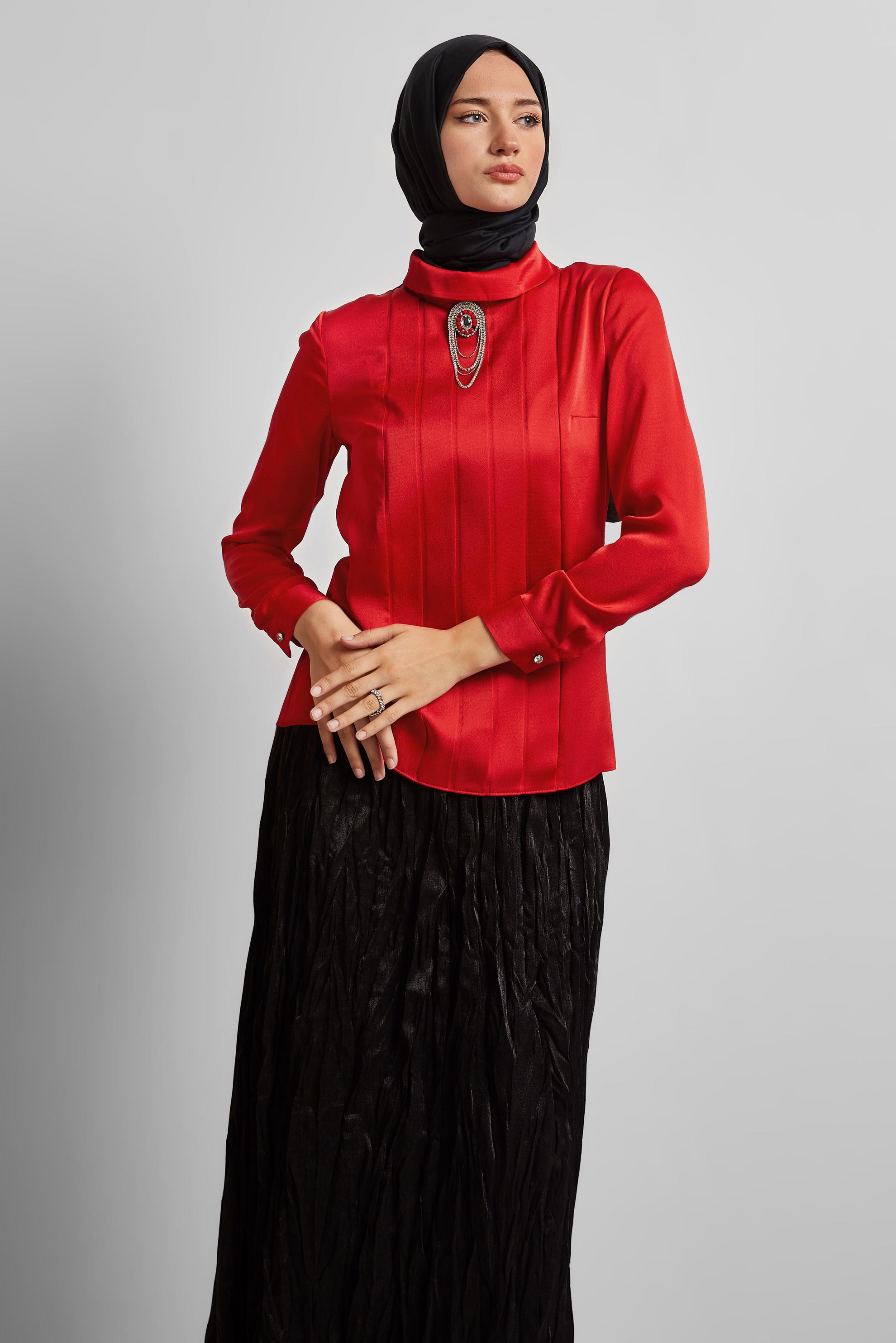 Vêtements hijab ROUGE BLOUSE EN SATIN DÉTAIL DRAPÉ AVEC ACCESSOIRE 43573