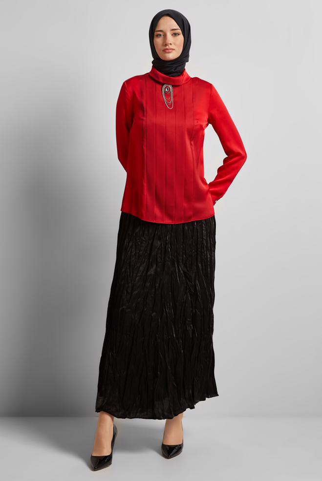 Vêtements hijab ROUGE BLOUSE EN SATIN DÉTAIL DRAPÉ AVEC ACCESSOIRE 43573 - ALVİNA