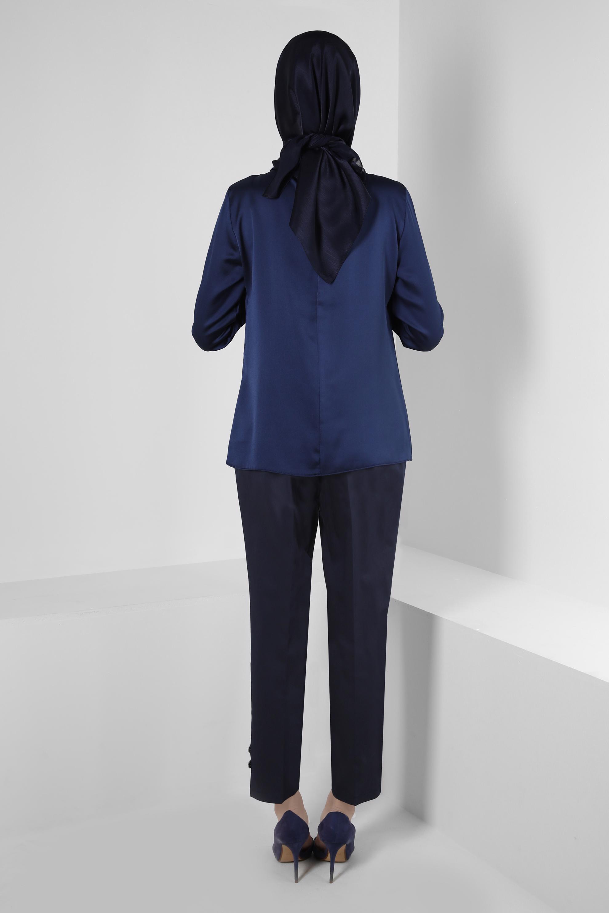 Tesettür giyim LACİVERT DRAPE DETAYLI AKSESUARLI SATEN BLUZ 43573