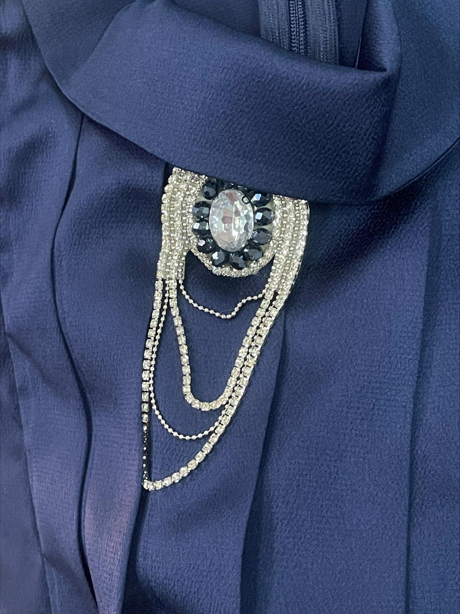 Tesettür giyim LACİVERT DRAPE DETAYLI AKSESUARLI SATEN BLUZ 43573