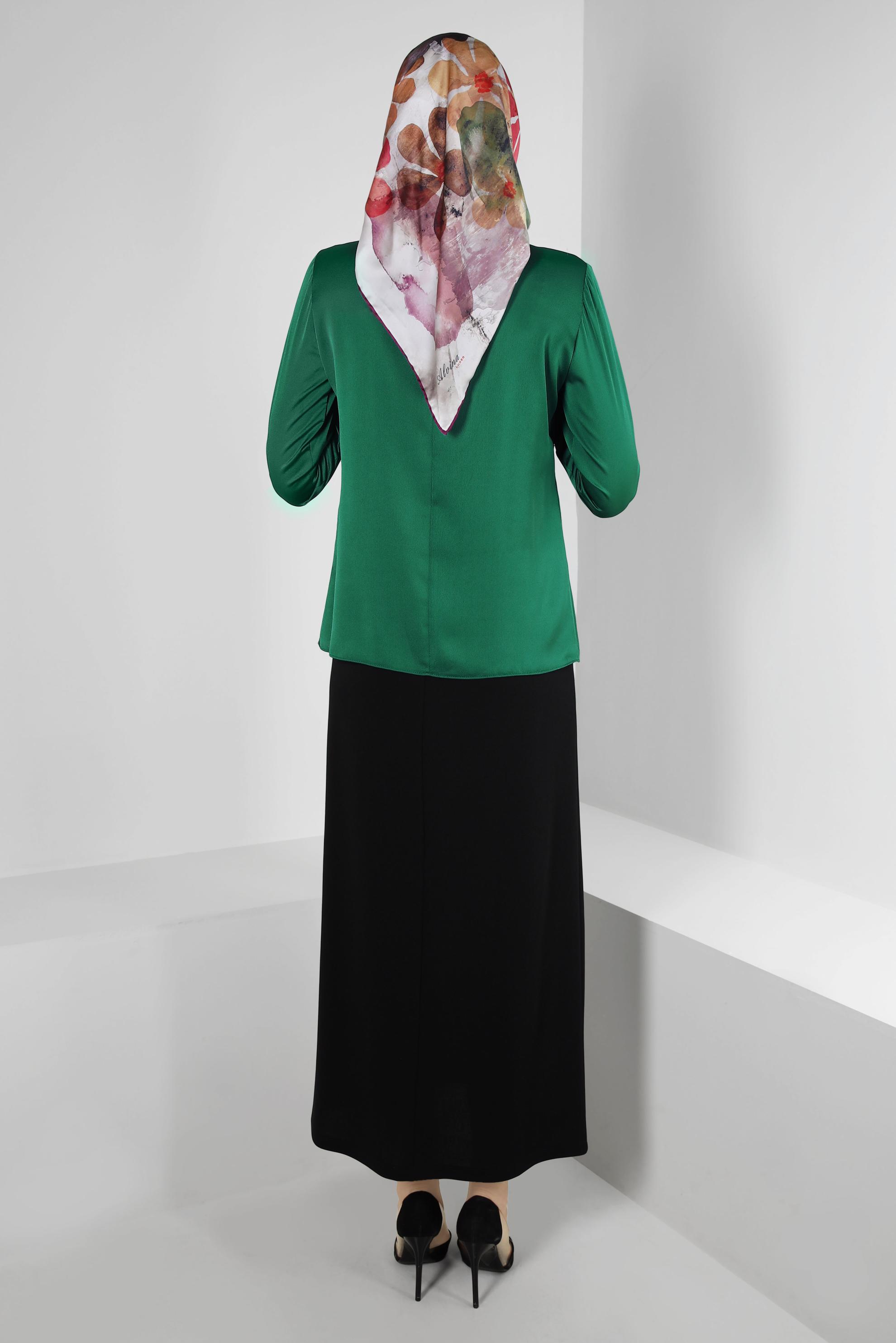 Tesettür giyim YEŞİL DRAPE DETAYLI AKSESUARLI SATEN BLUZ 43573