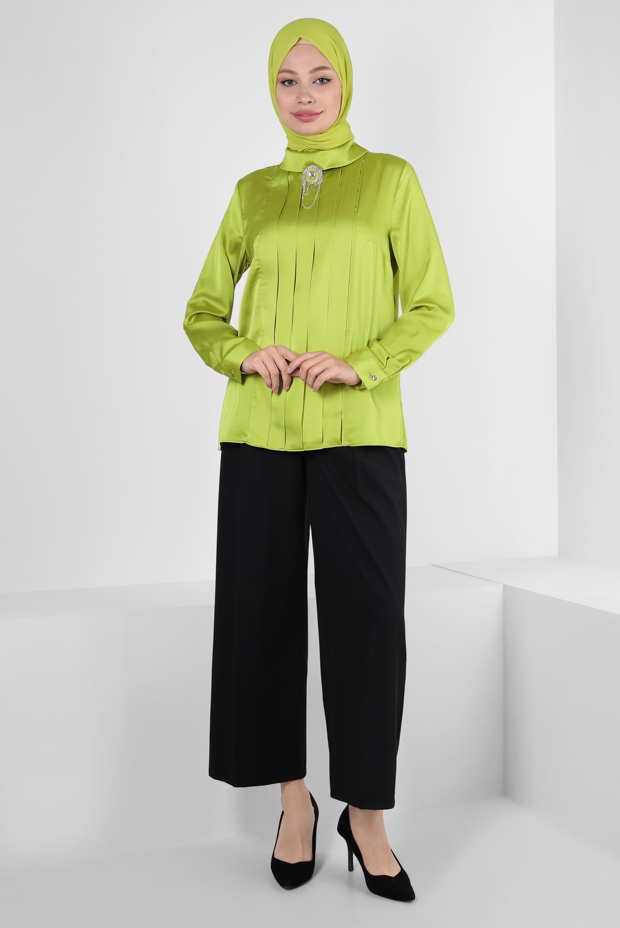 Tesettür giyim YEŞİL DRAPE DETAYLI AKSESUARLI SATEN BLUZ 43573
