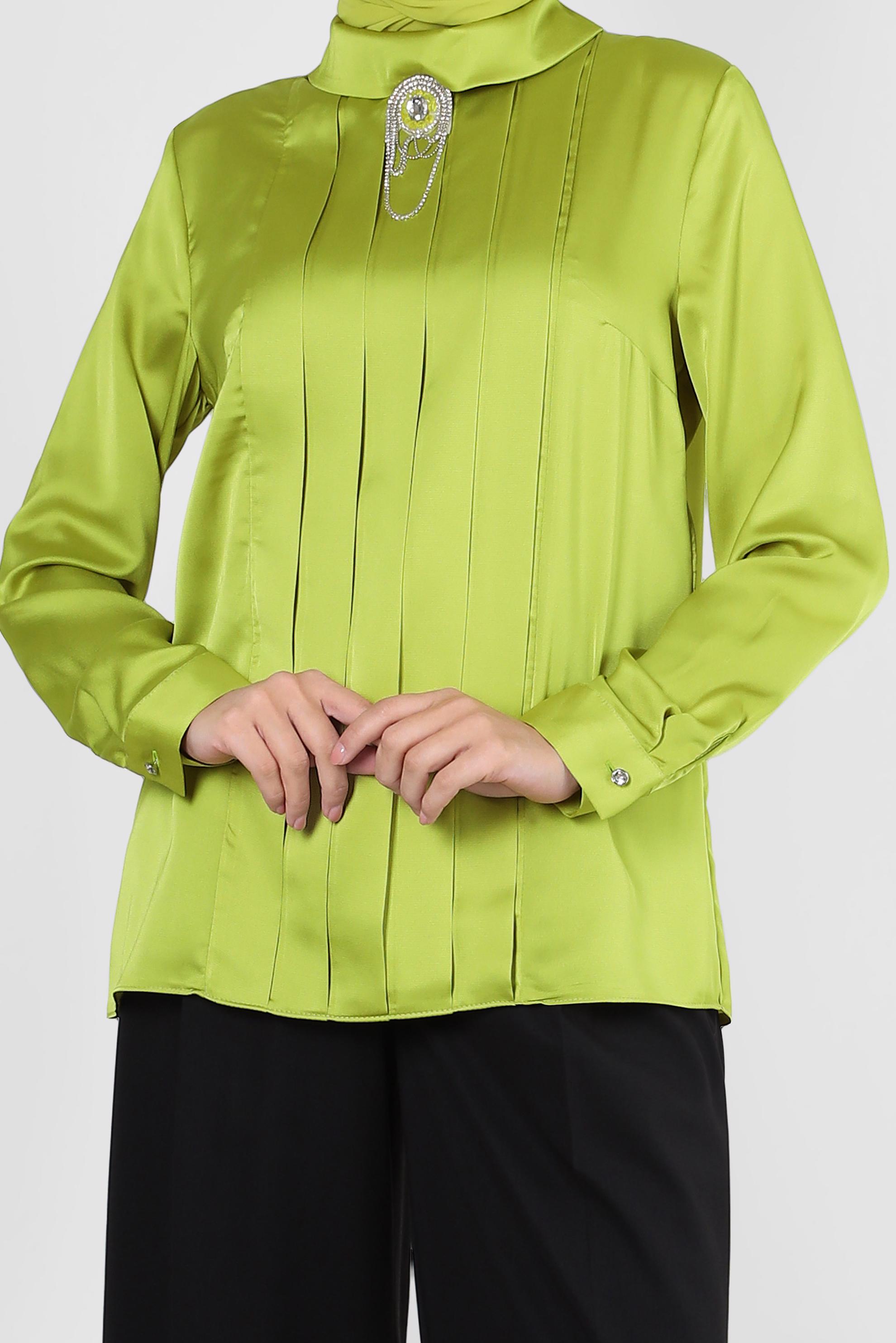 Tesettür giyim YEŞİL DRAPE DETAYLI AKSESUARLI SATEN BLUZ 43573