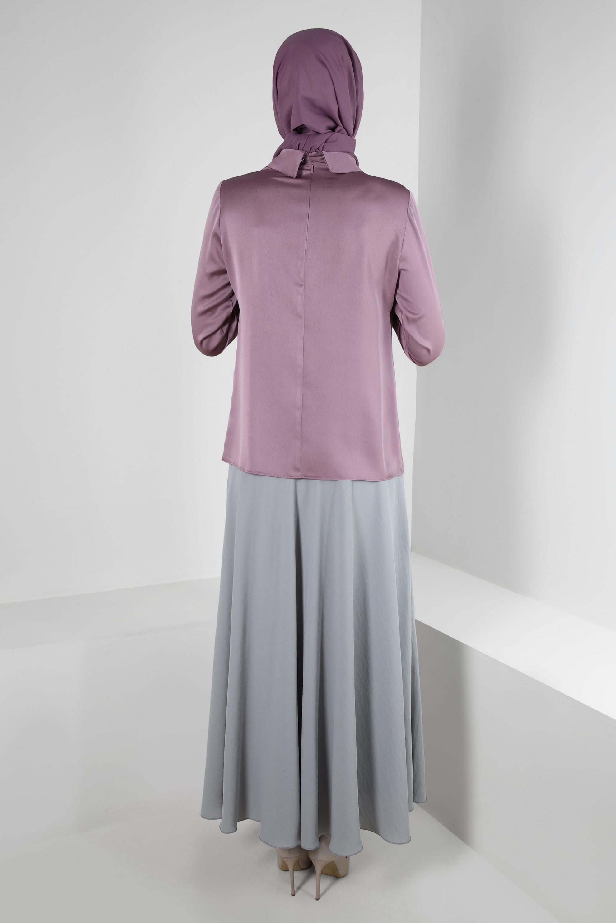 Tesettür giyim MOR DRAPE DETAYLI AKSESUARLI SATEN BLUZ 43573