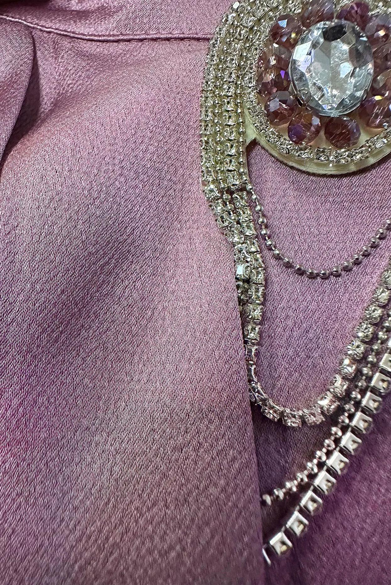 Tesettür giyim MOR DRAPE DETAYLI AKSESUARLI SATEN BLUZ 43573