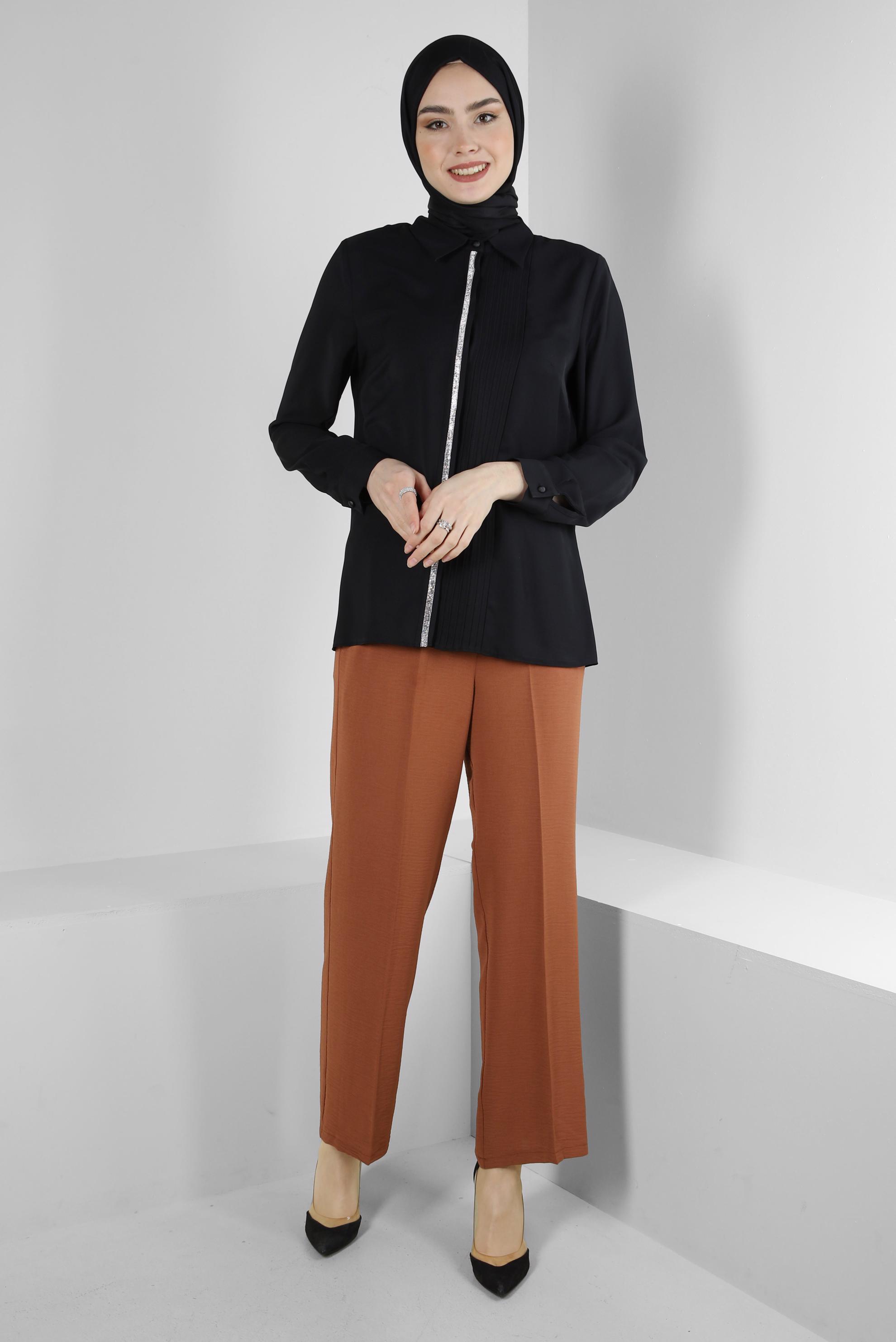 Tesettür giyim SİYAH TAŞ DETAYLI GÖMLEK YAKA BLUZ 43574