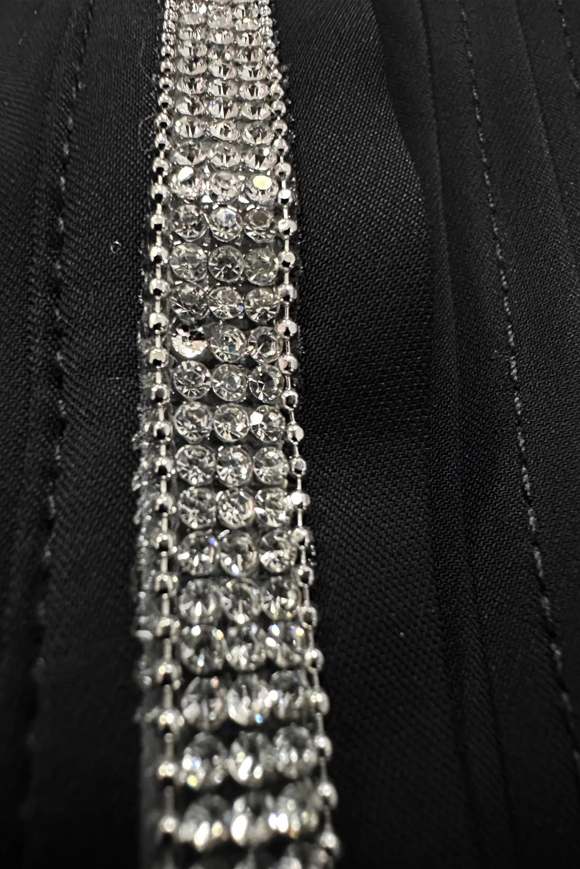 Tesettür giyim SİYAH TAŞ DETAYLI GÖMLEK YAKA BLUZ 43574