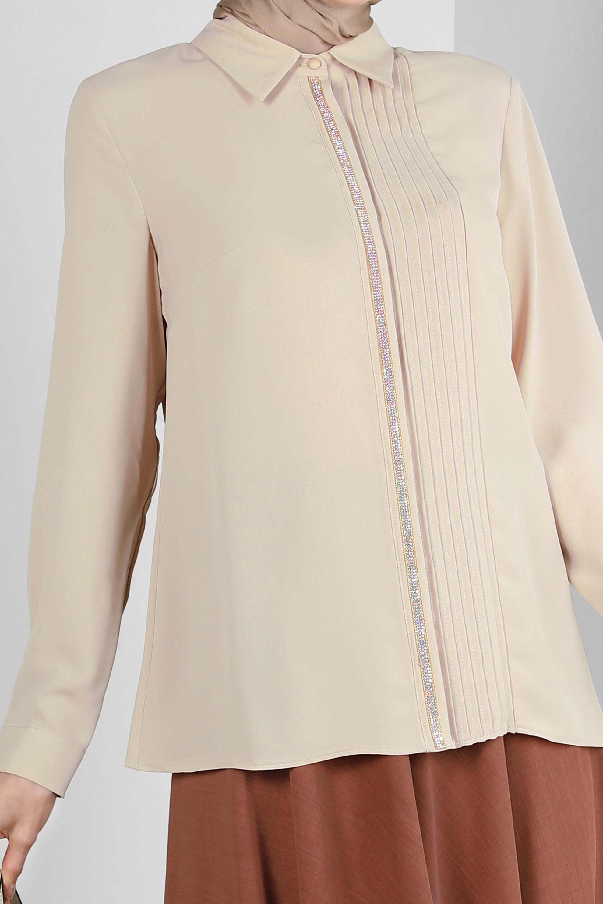 Tesettür giyim BEJ TAŞ DETAYLI GÖMLEK YAKA BLUZ 43574