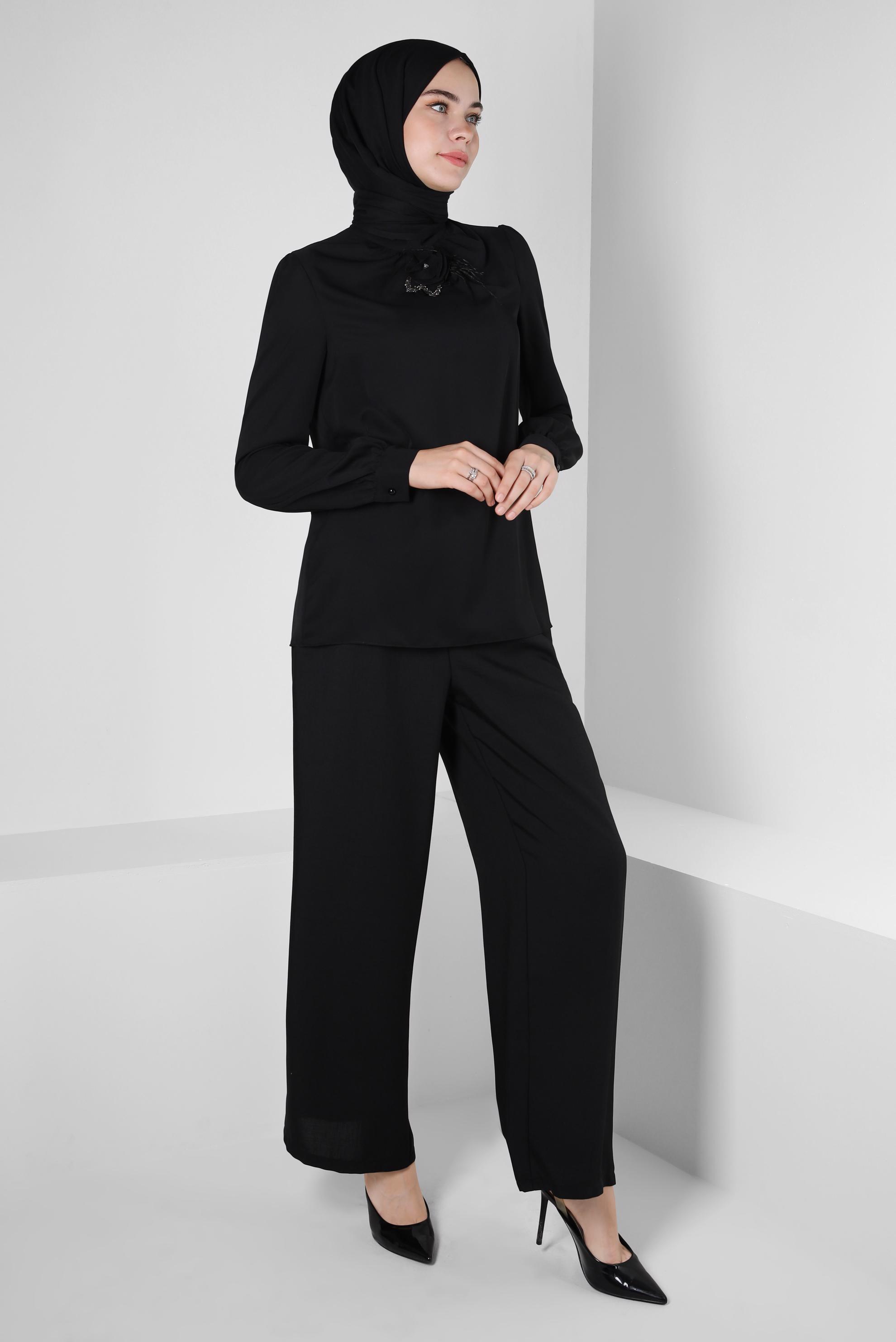 Tesettür giyim SİYAH ÇİÇEK DETAYLI TAŞLI BLUZ 43575