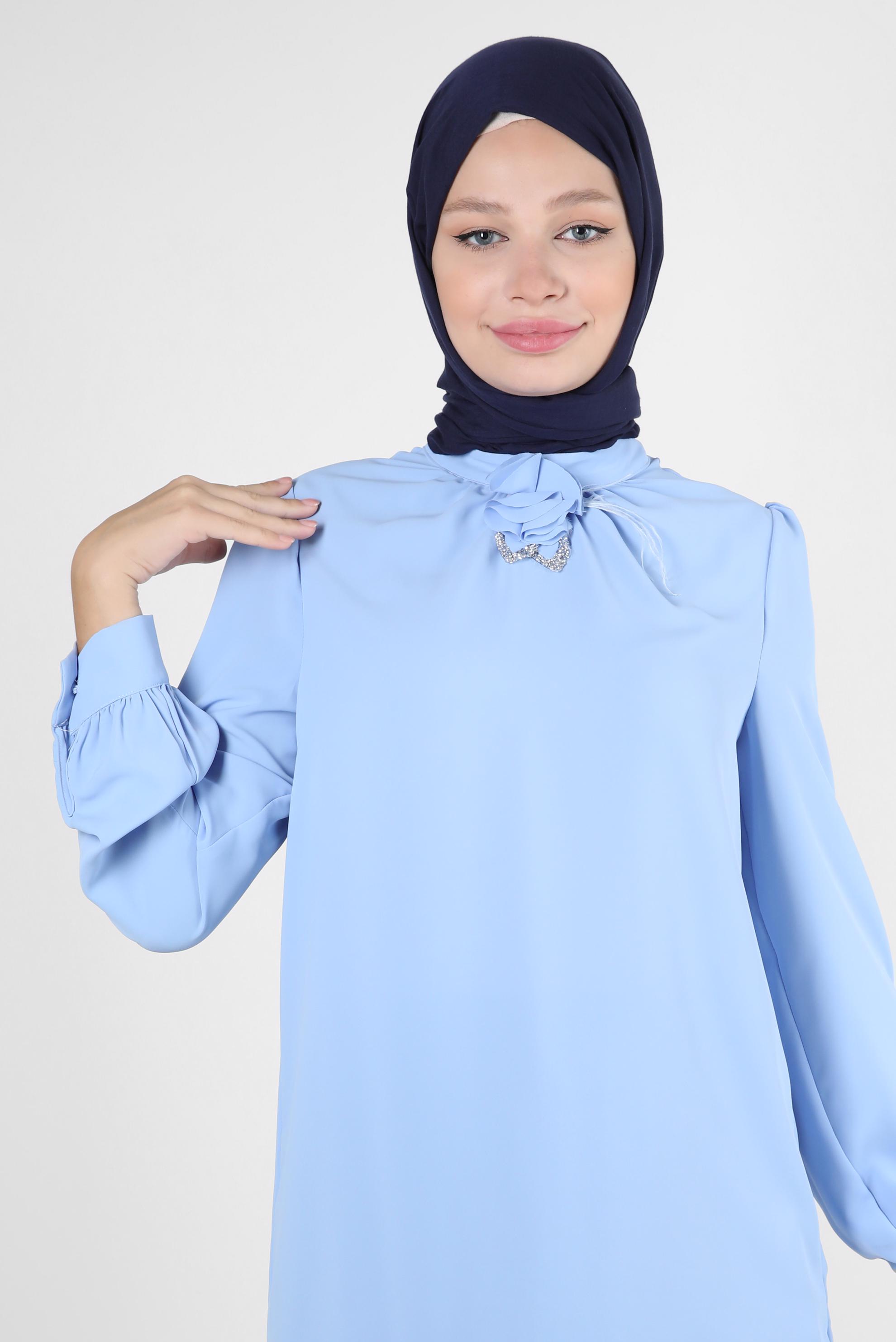 Tesettür giyim MAVİ ÇİÇEK DETAYLI TAŞLI BLUZ 43575