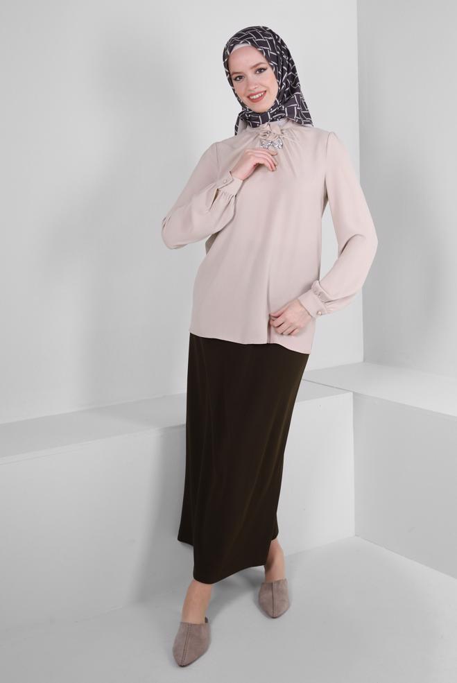 Tesettür giyim BEJ ÇİÇEK DETAYLI TAŞLI BLUZ 43575 - ALVİNA