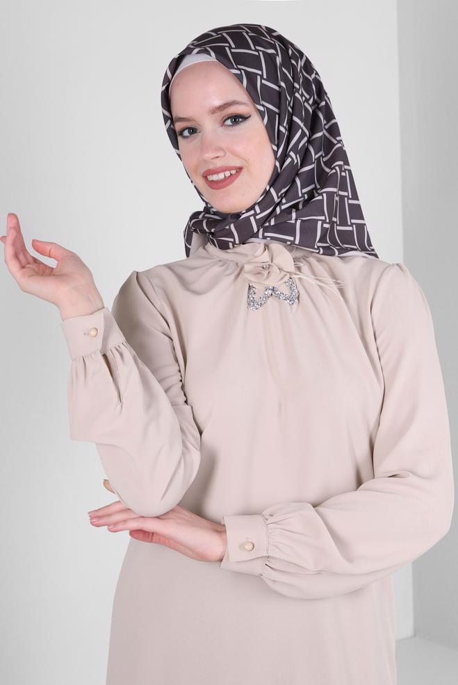 Tesettür giyim BEJ ÇİÇEK DETAYLI TAŞLI BLUZ 43575 - ALVİNA