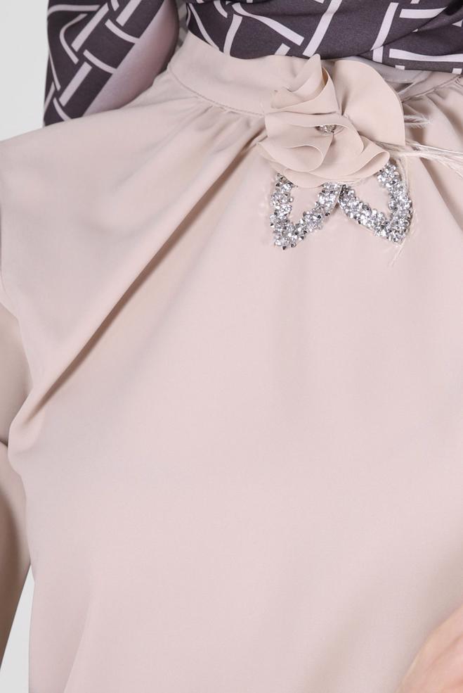 Tesettür giyim BEJ ÇİÇEK DETAYLI TAŞLI BLUZ 43575 - ALVİNA