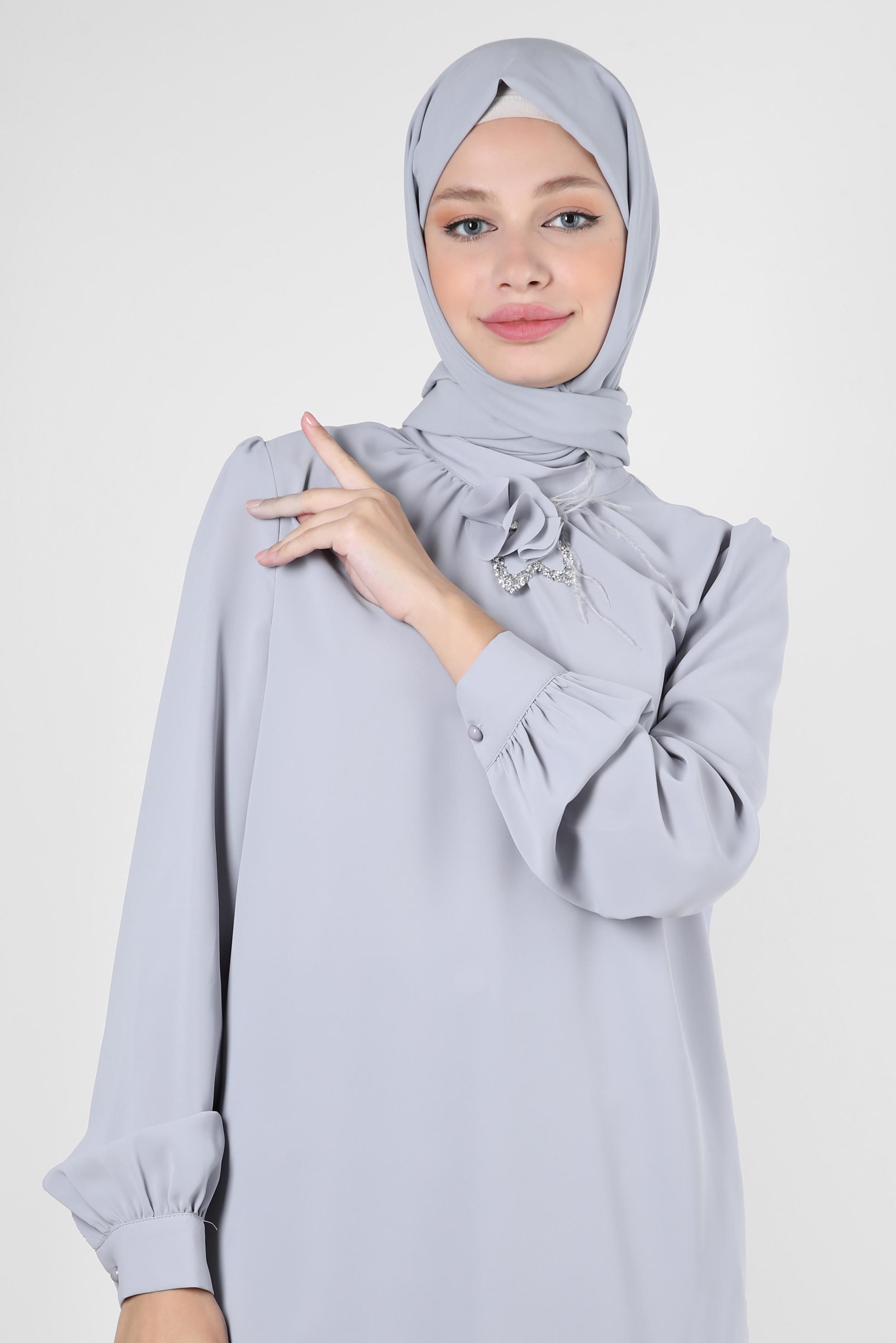 Tesettür giyim GRİ ÇİÇEK DETAYLI TAŞLI BLUZ 43575