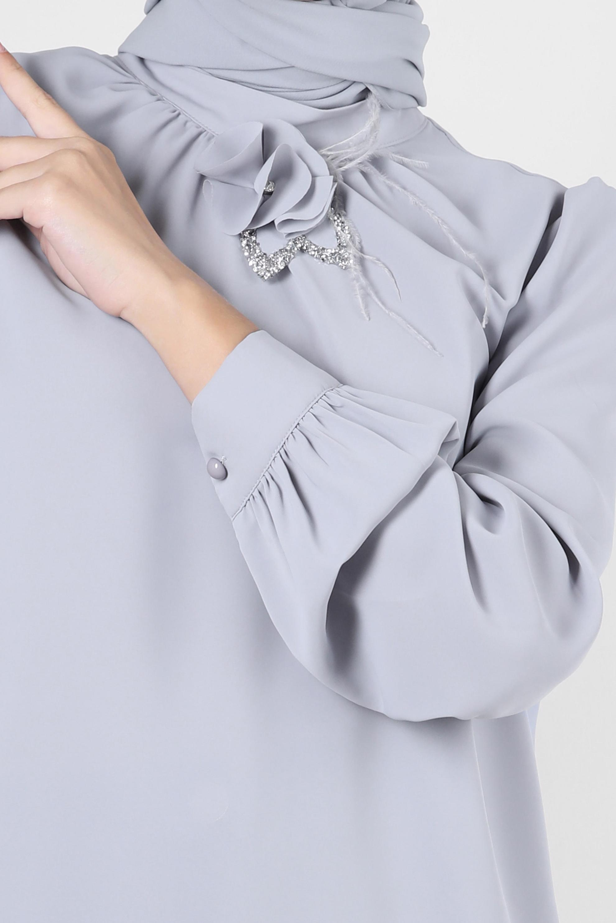 Tesettür giyim GRİ ÇİÇEK DETAYLI TAŞLI BLUZ 43575