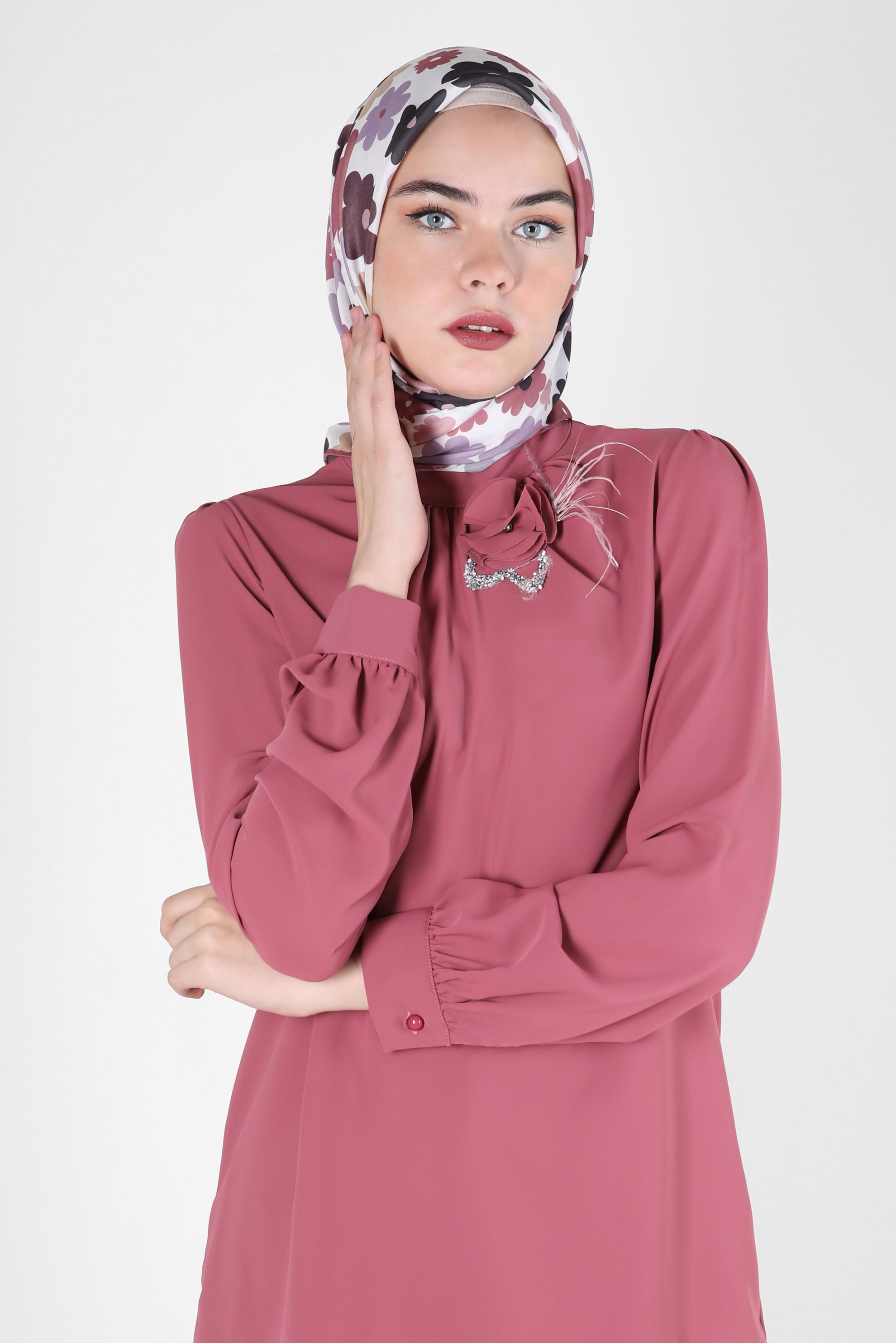 Tesettür giyim PEMBE ÇİÇEK DETAYLI TAŞLI BLUZ 43575
