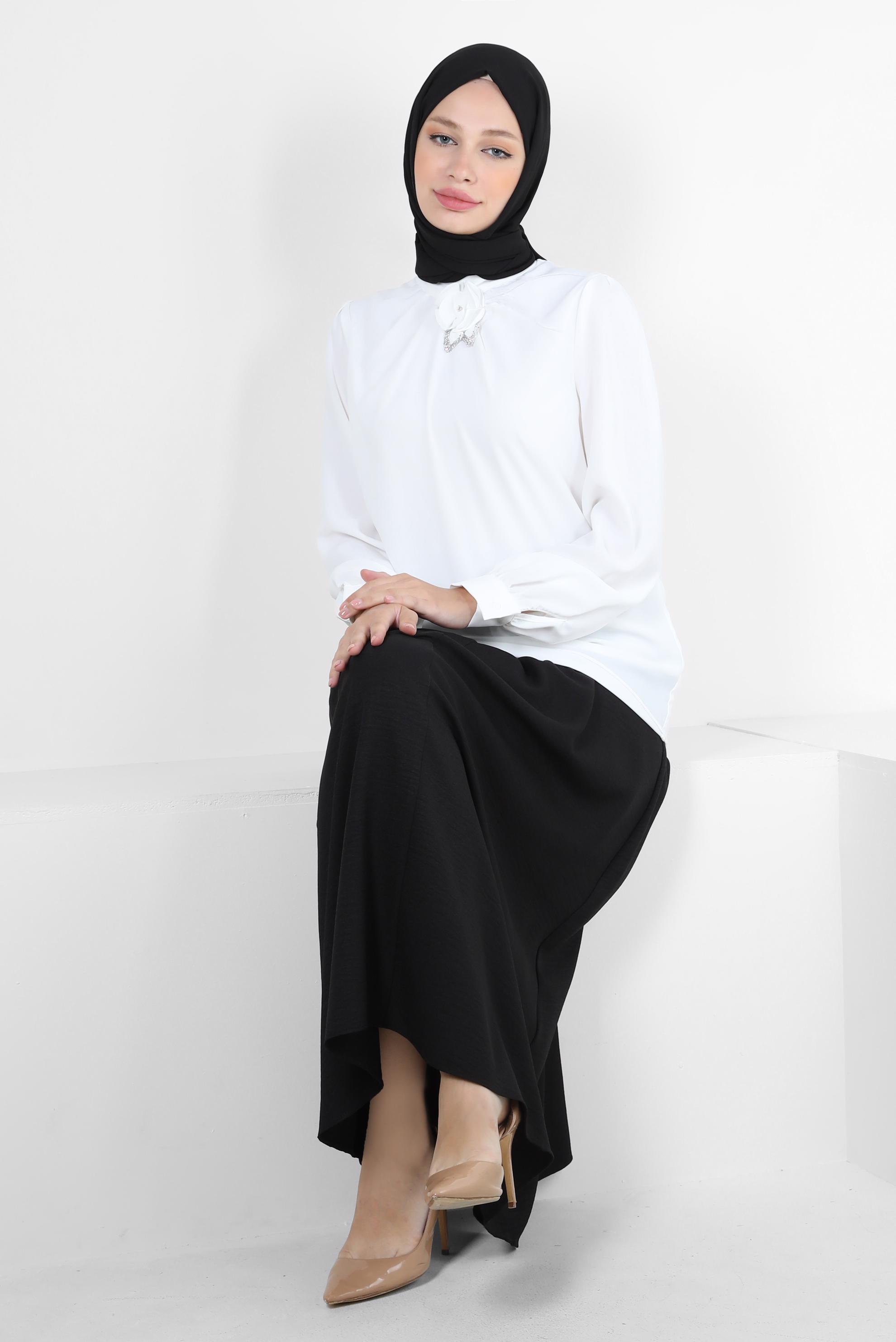 Tesettür giyim BEYAZ ÇİÇEK DETAYLI TAŞLI BLUZ 43575