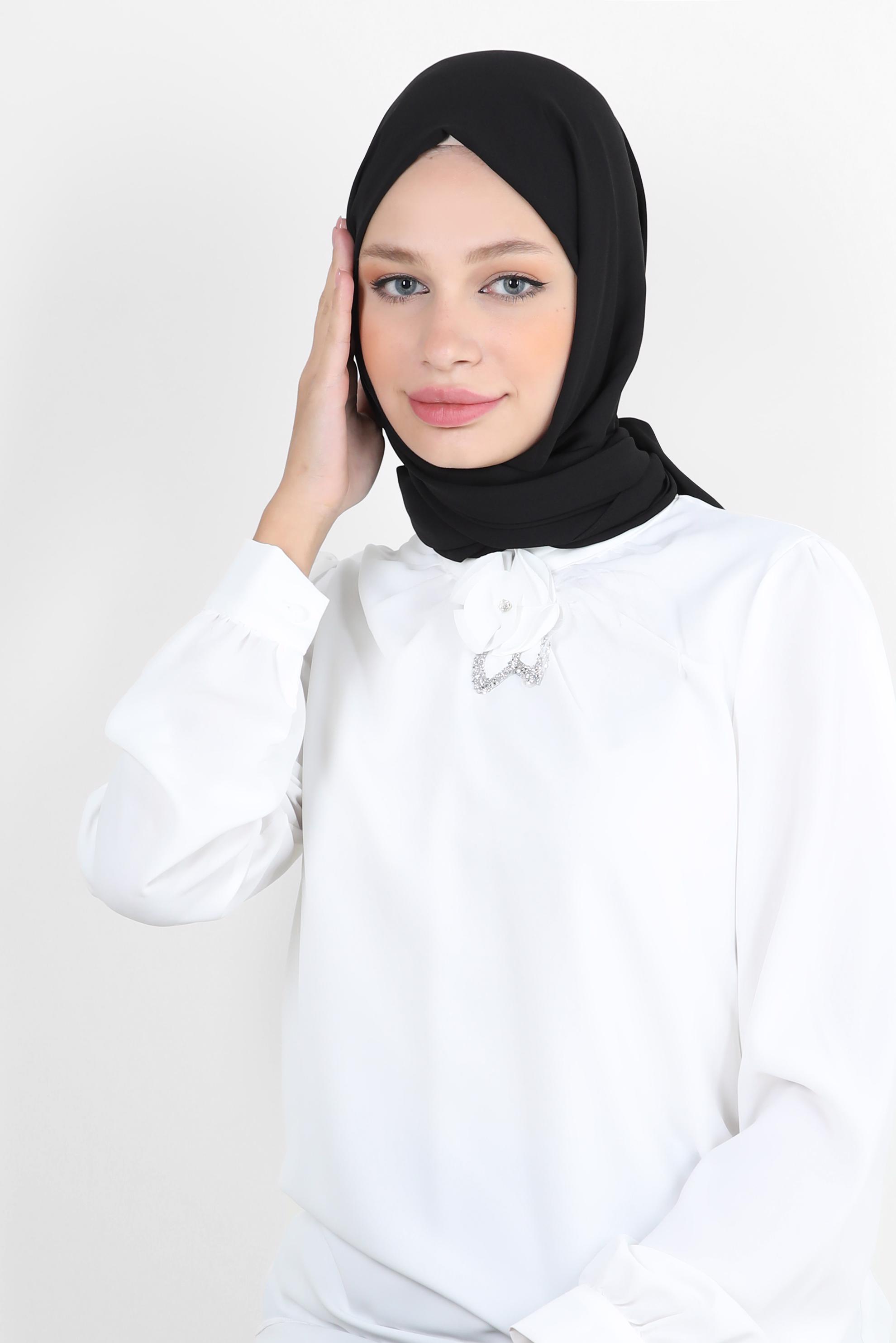 Tesettür giyim BEYAZ ÇİÇEK DETAYLI TAŞLI BLUZ 43575