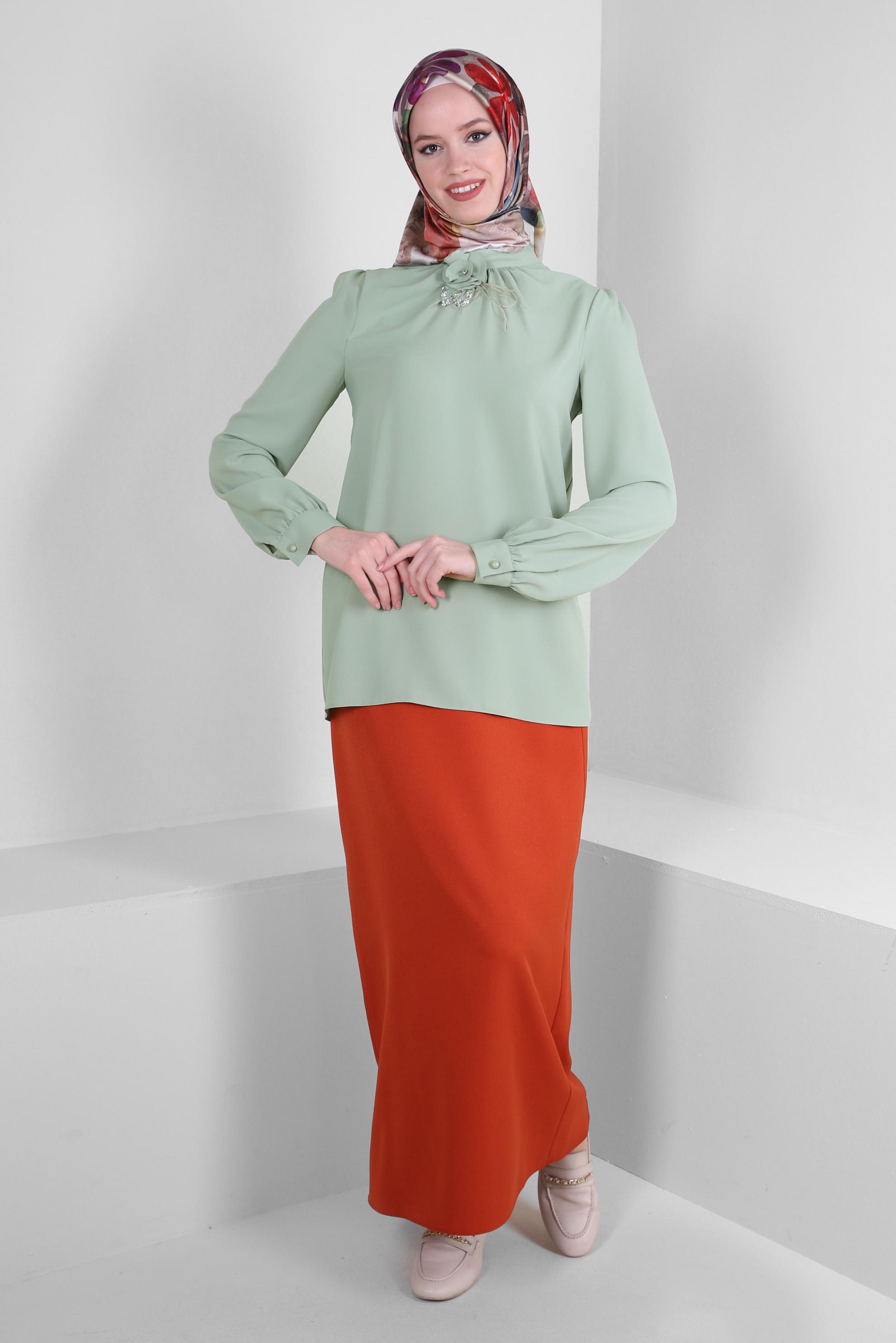 Tesettür giyim YEŞİL ÇİÇEK DETAYLI TAŞLI BLUZ 43575