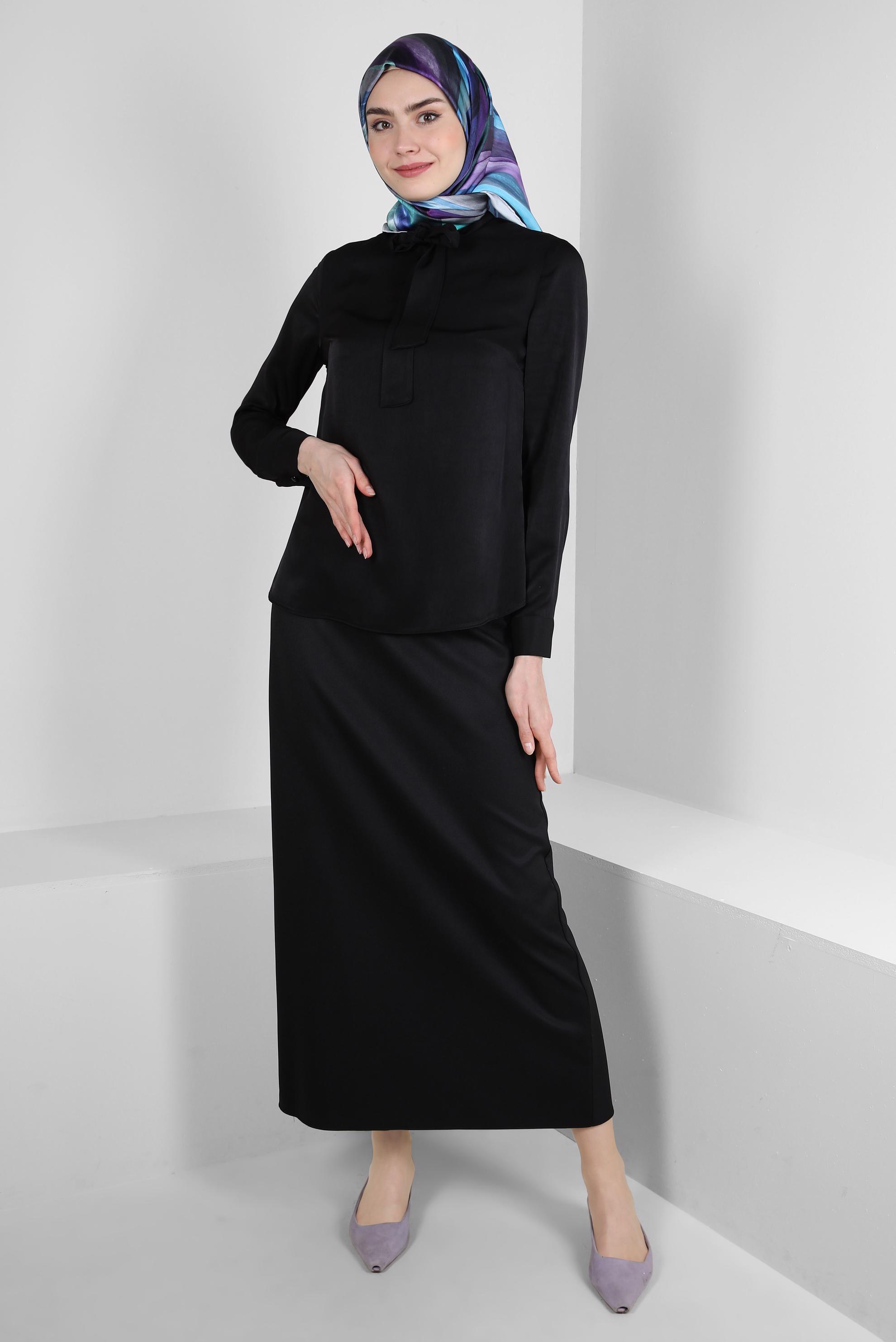 Tesettür giyim SİYAH FULAR YAKA MANŞETLERİ DÜĞMELİ BLUZ 43670	