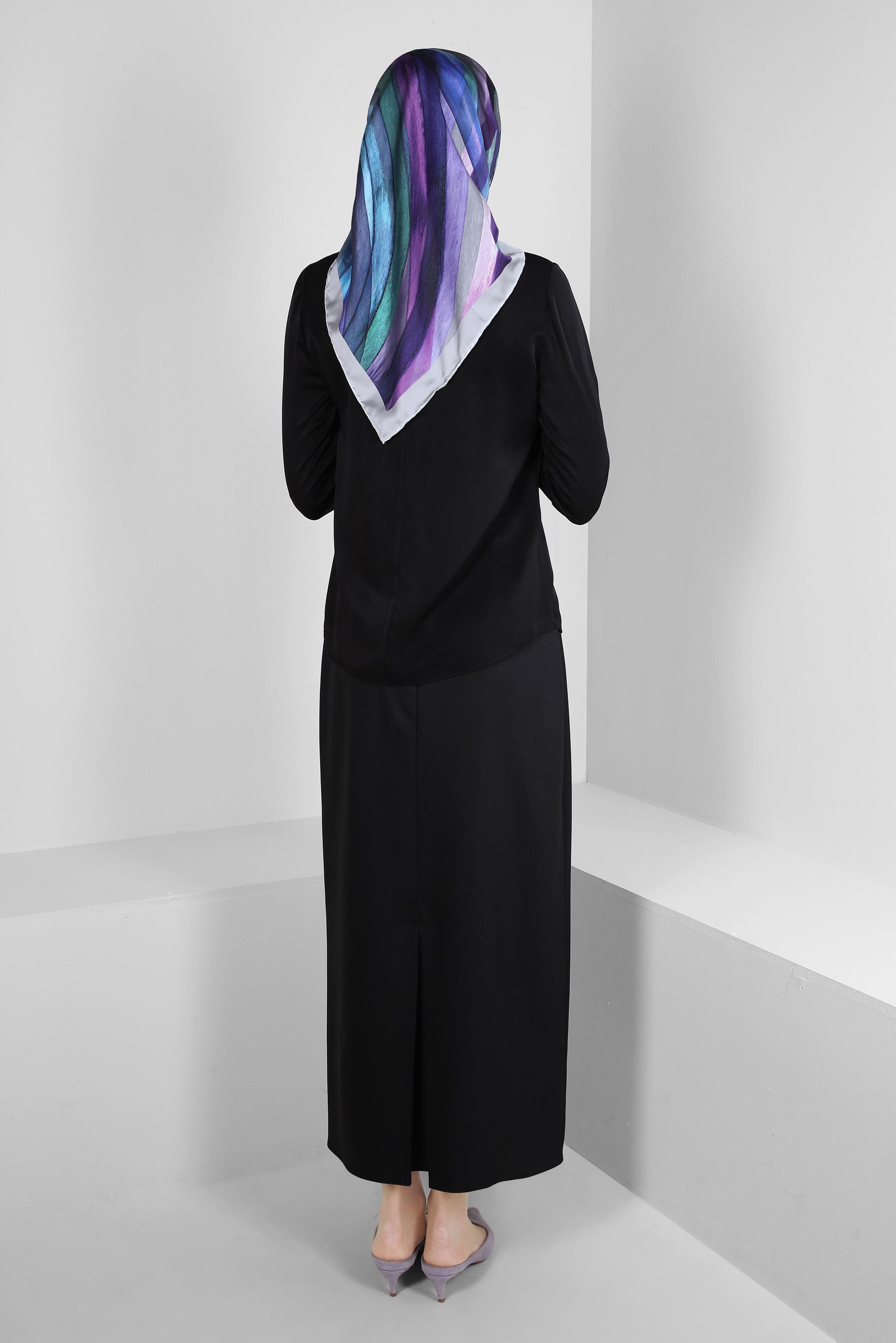 Tesettür giyim SİYAH FULAR YAKA MANŞETLERİ DÜĞMELİ BLUZ 43670	