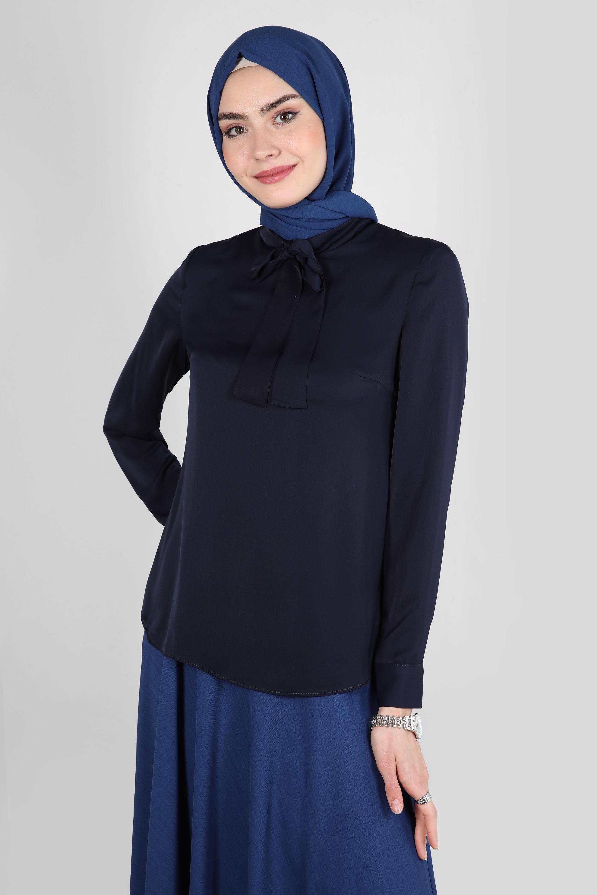 Tesettür giyim LACİVERT FULAR YAKA MANŞETLERİ DÜĞMELİ BLUZ 43670	