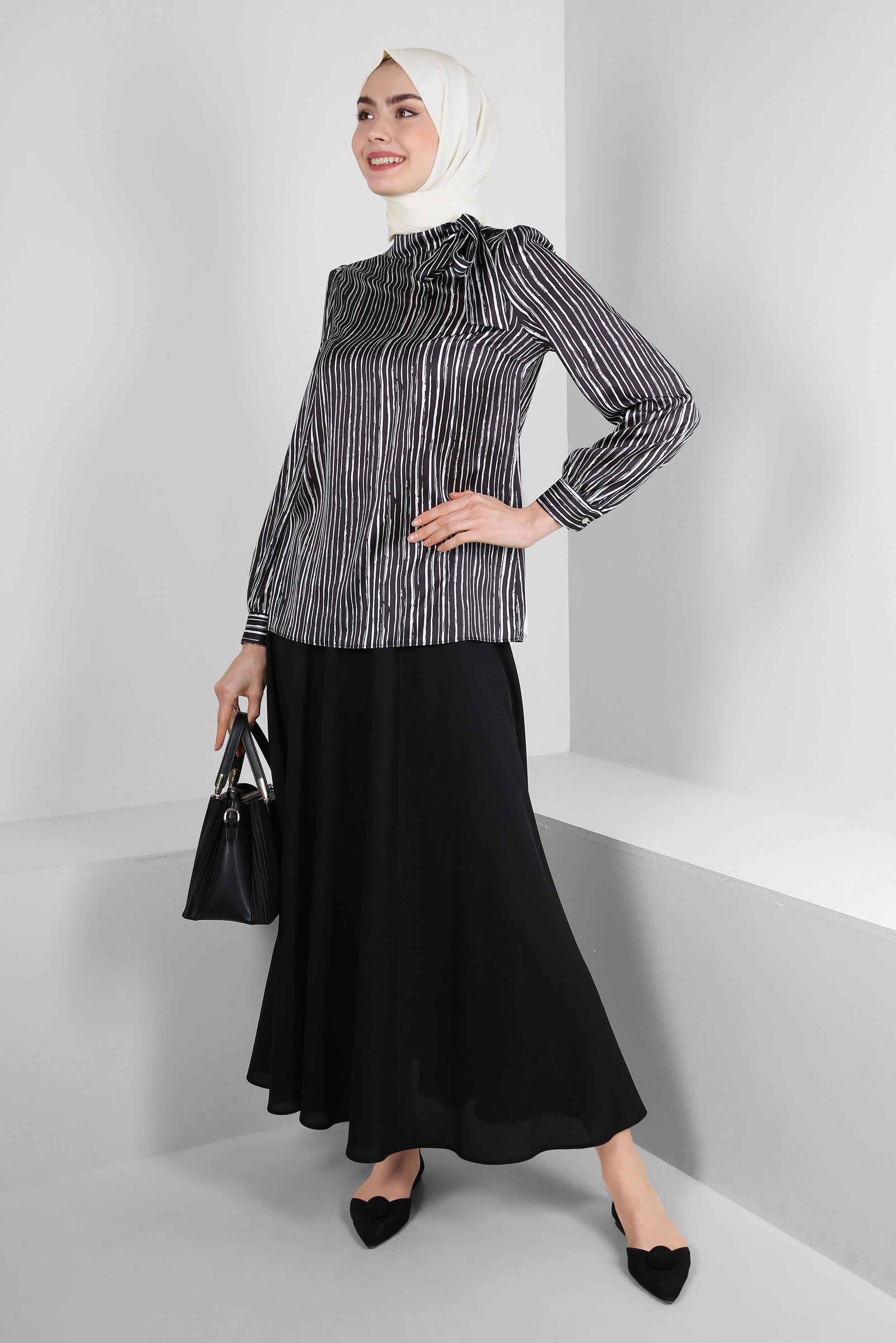 Tesettür giyim SİYAH YAKASI BAĞLAMALI ÇİZGİLİ SATEN BLUZ 43713 