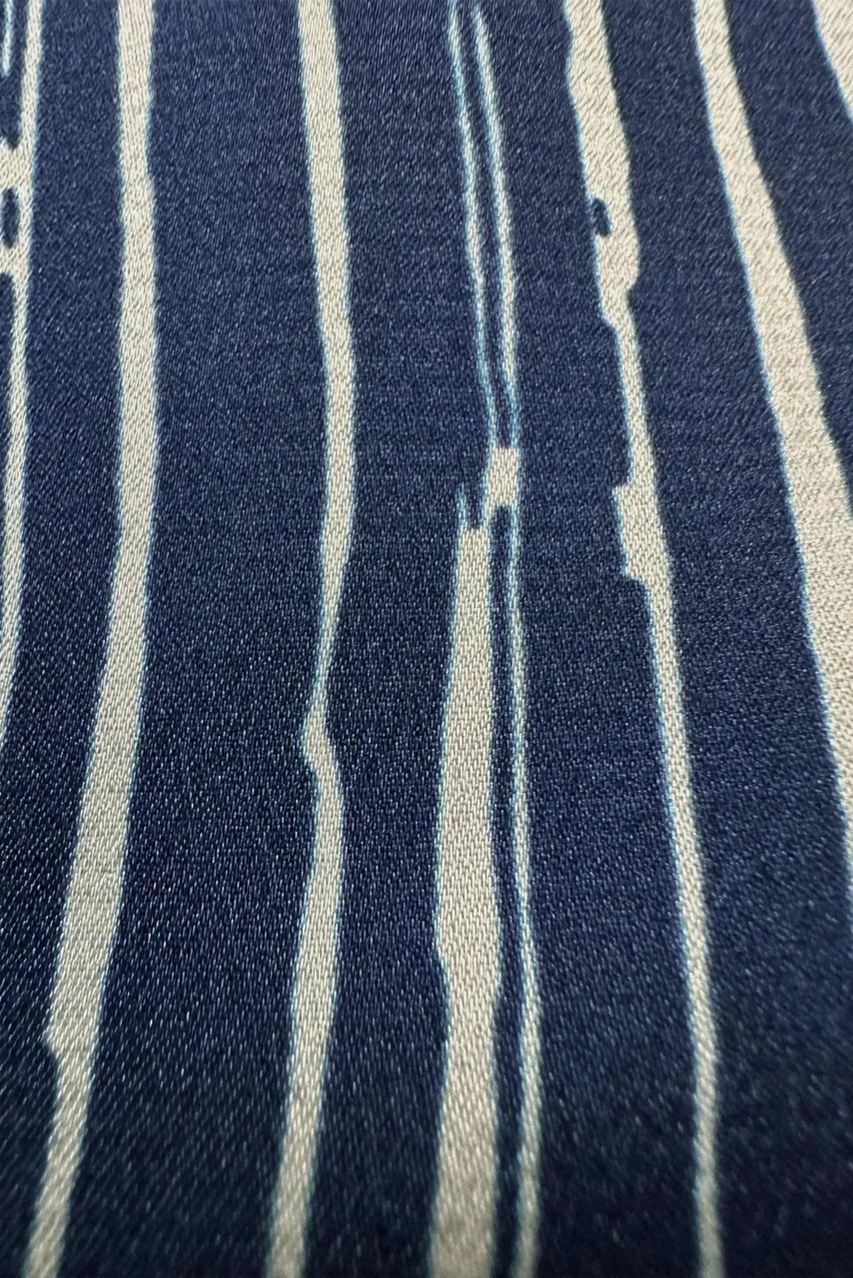 Tesettür giyim LACİVERT YAKASI BAĞLAMALI ÇİZGİLİ SATEN BLUZ 43713 