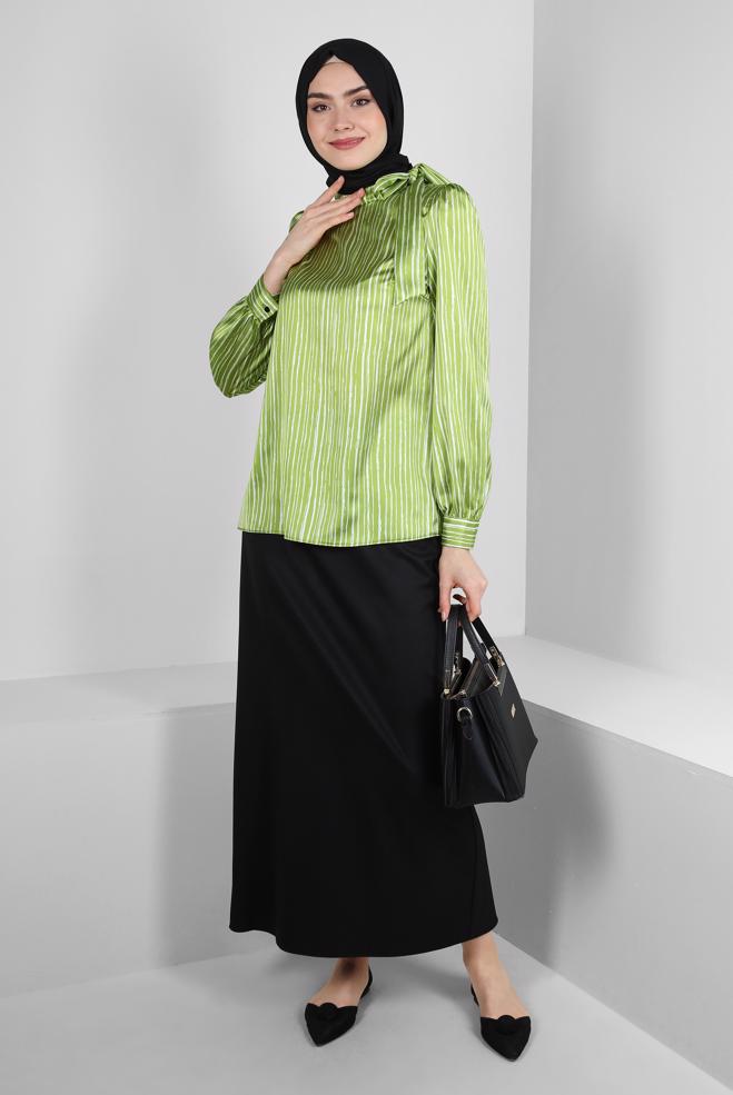 Tesettür giyim  YAKASI BAĞLAMALI ÇİZGİLİ SATEN BLUZ 43713  - ALVİNA