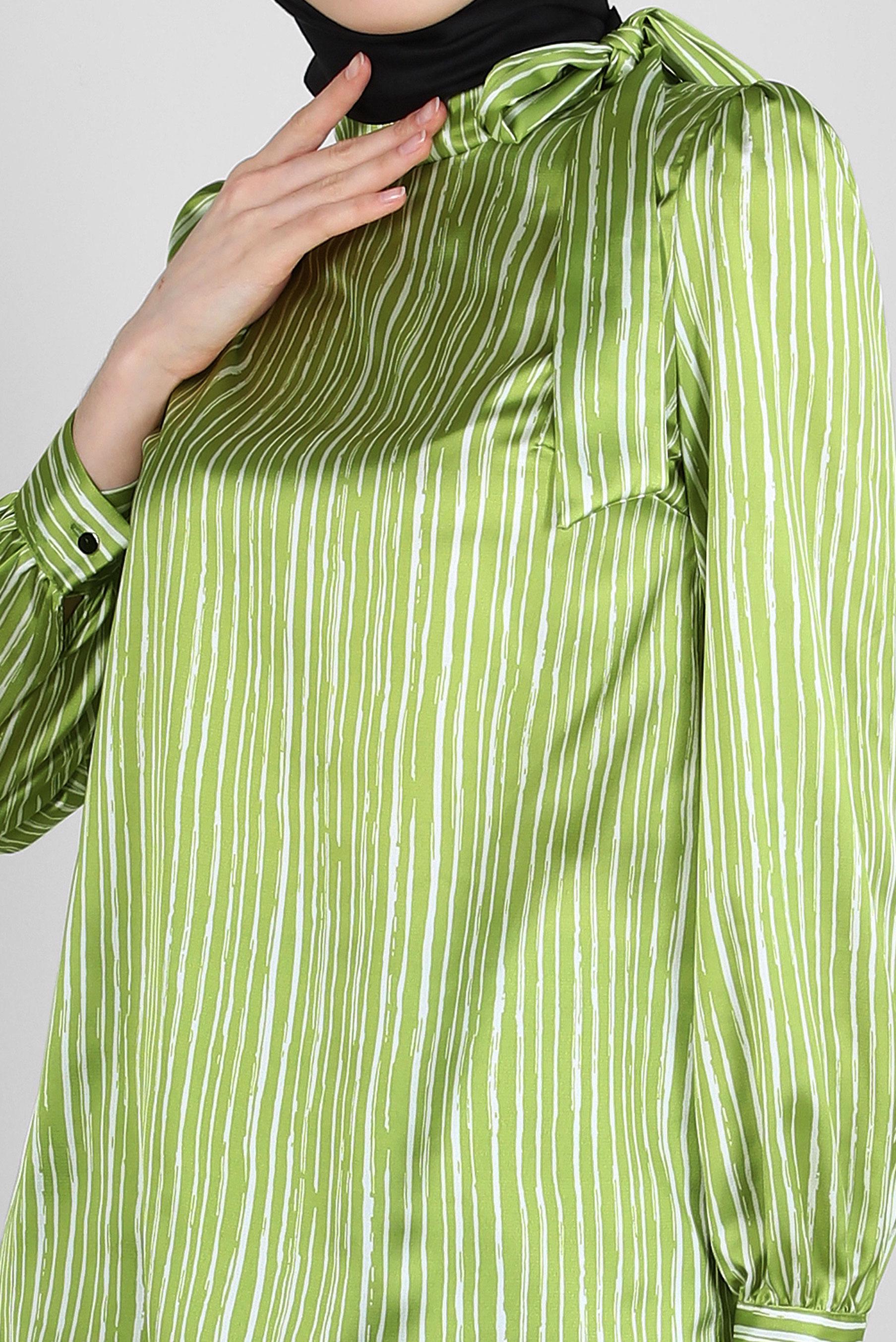 Tesettür giyim YEŞİL YAKASI BAĞLAMALI ÇİZGİLİ SATEN BLUZ 43713 