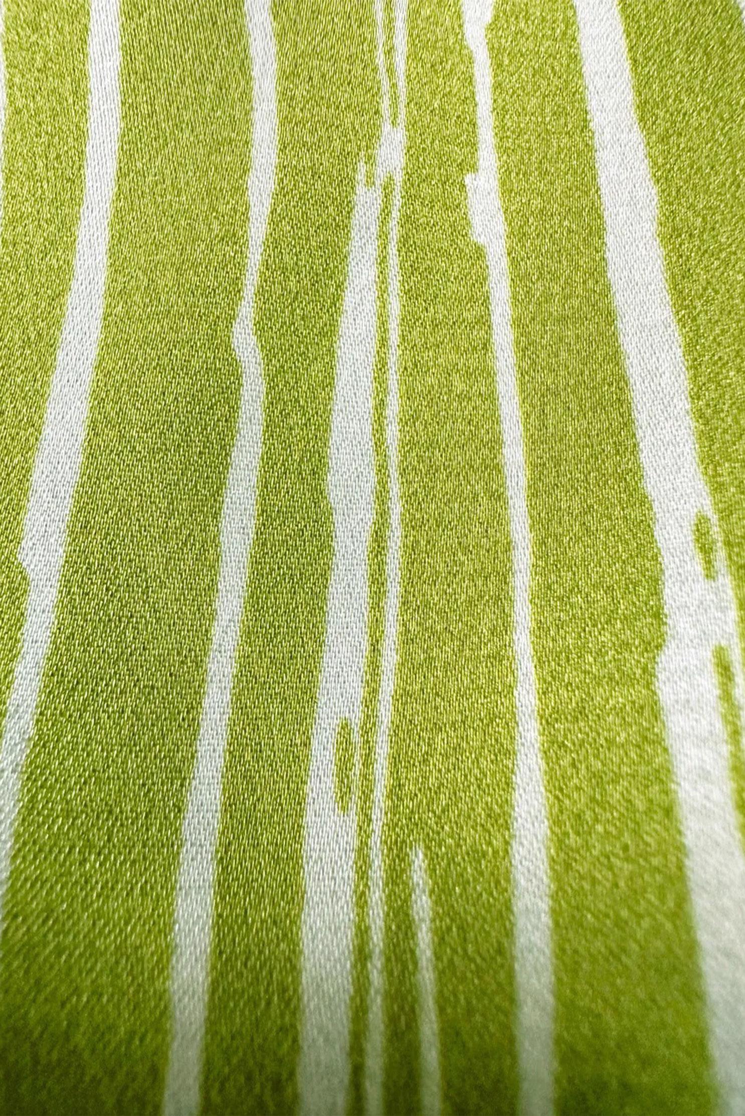 Tesettür giyim YEŞİL YAKASI BAĞLAMALI ÇİZGİLİ SATEN BLUZ 43713 