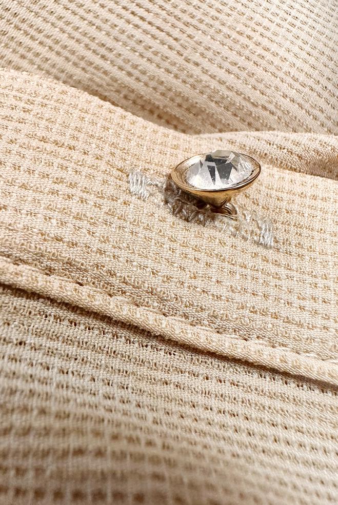 Tesettür giyim BEJ FIRFIR DETAYLI DÜĞMELİ BLUZ 43777 - ALVİNA