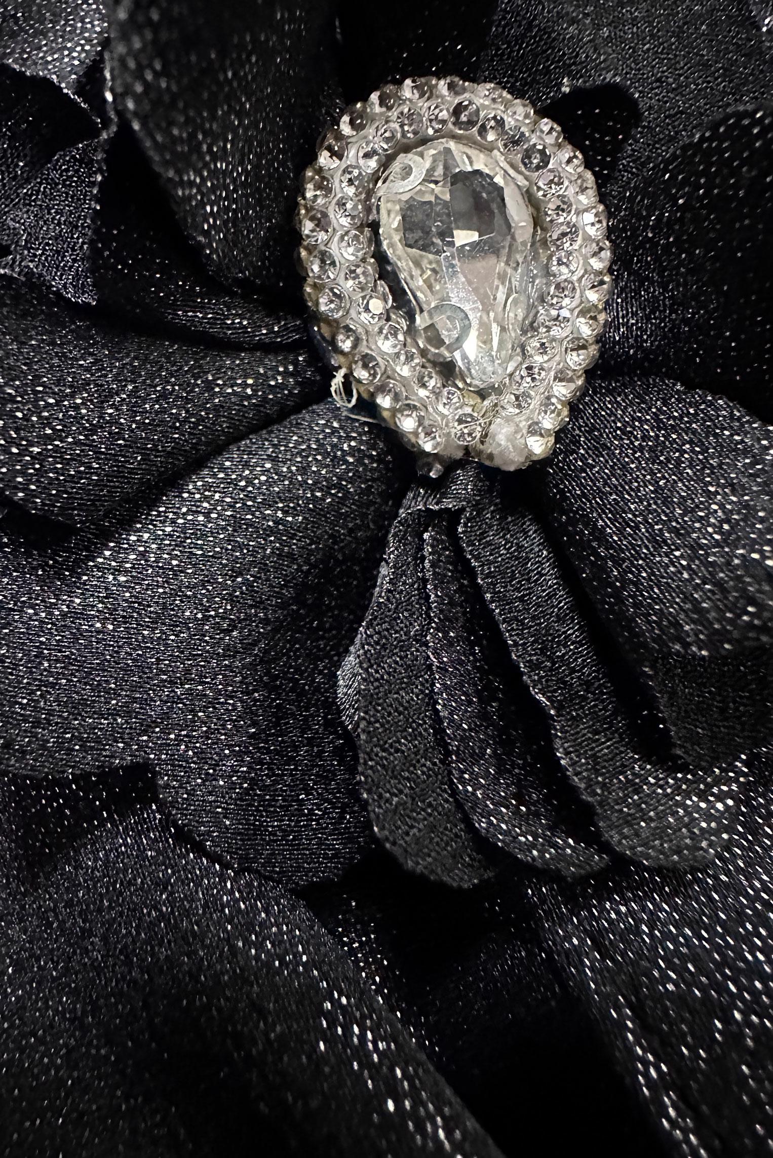 Tesettür giyim SİYAH ÇİÇEK DETAYLI GÖMLEK YAKA BLUZ 43799