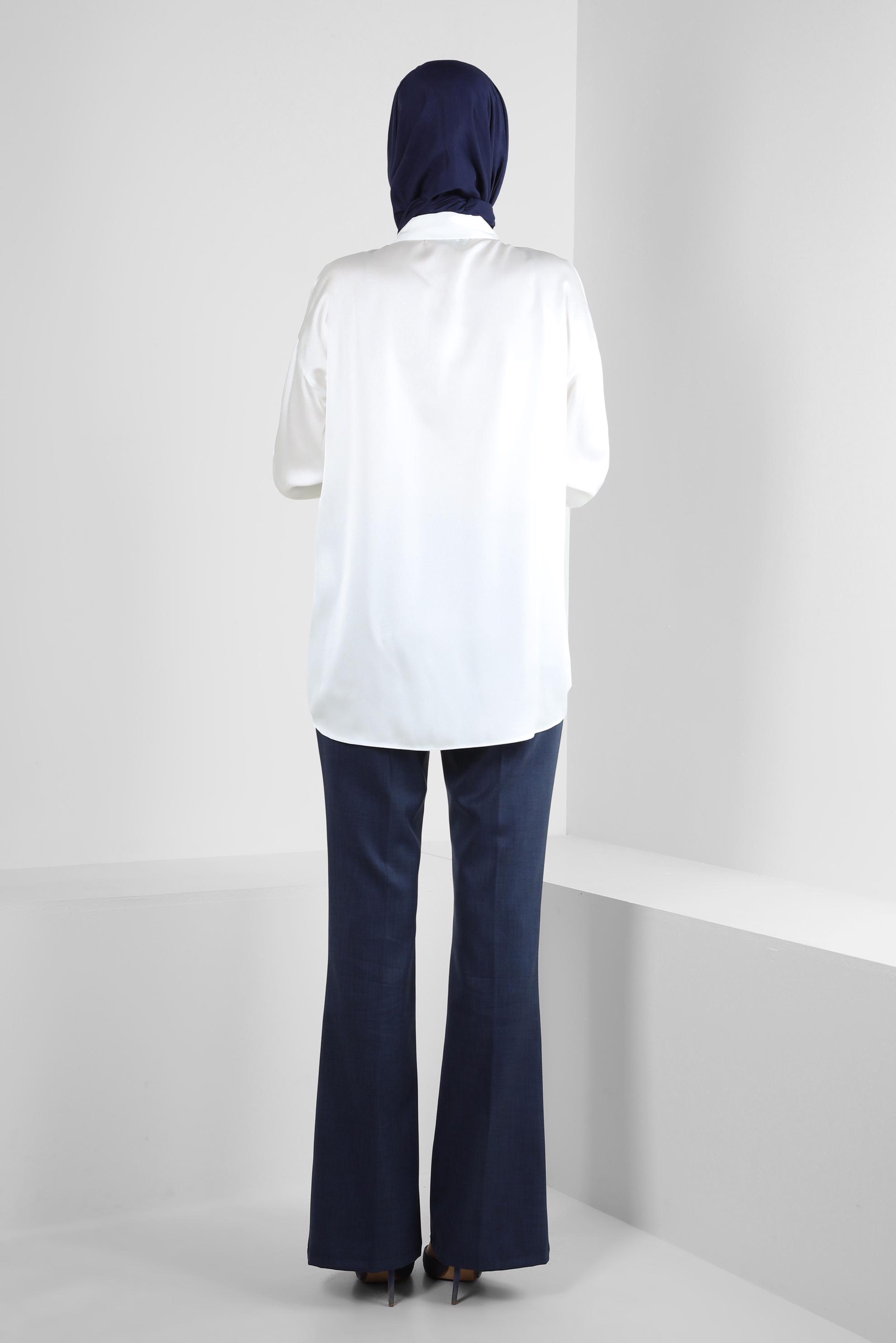 Tesettür giyim BEYAZ ÇİÇEK DETAYLI GÖMLEK YAKA BLUZ 43799