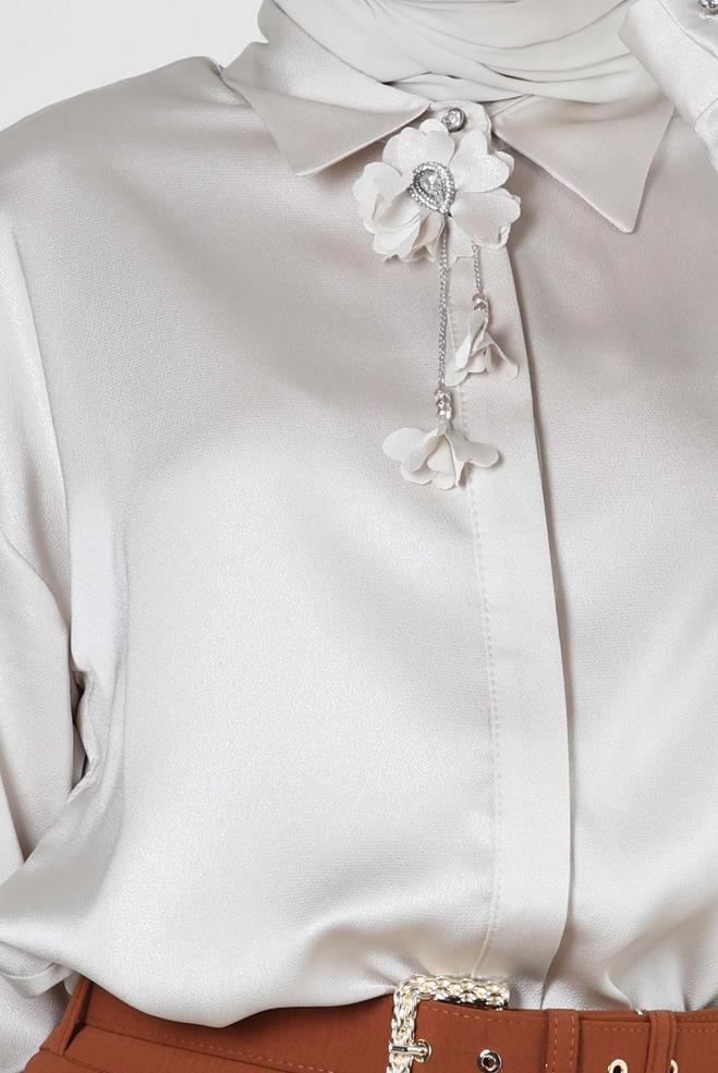 Tesettür giyim BEJ ÇİÇEK DETAYLI GÖMLEK YAKA BLUZ 43799 - ALVİNA