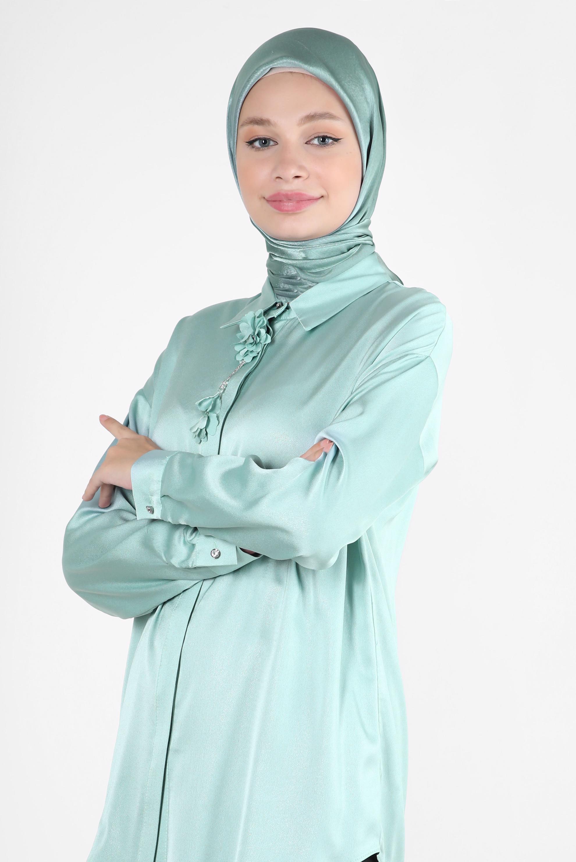 Tesettür giyim YEŞİL ÇİÇEK DETAYLI GÖMLEK YAKA BLUZ 43799